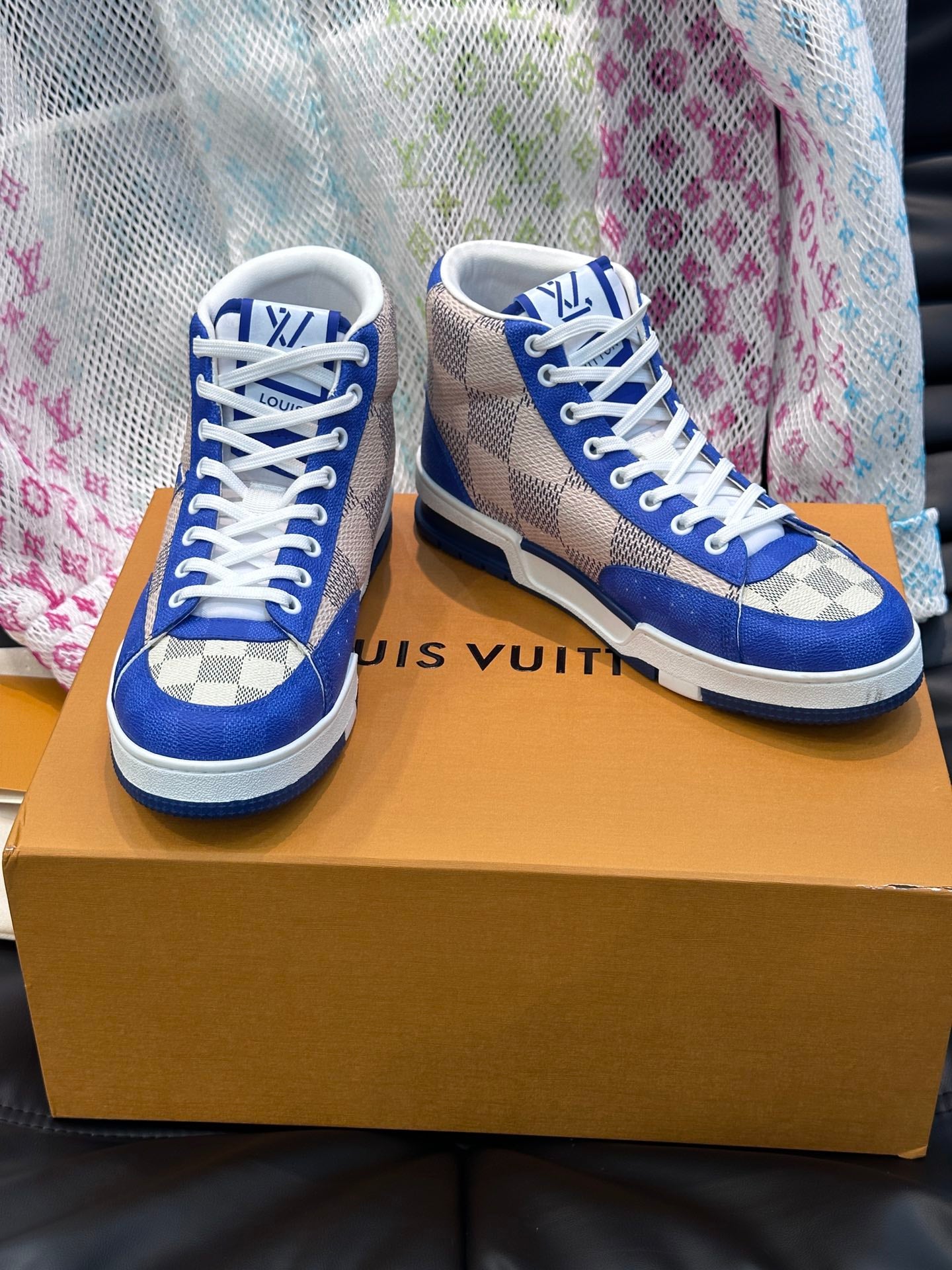 Louis Vuitton sneakers 211