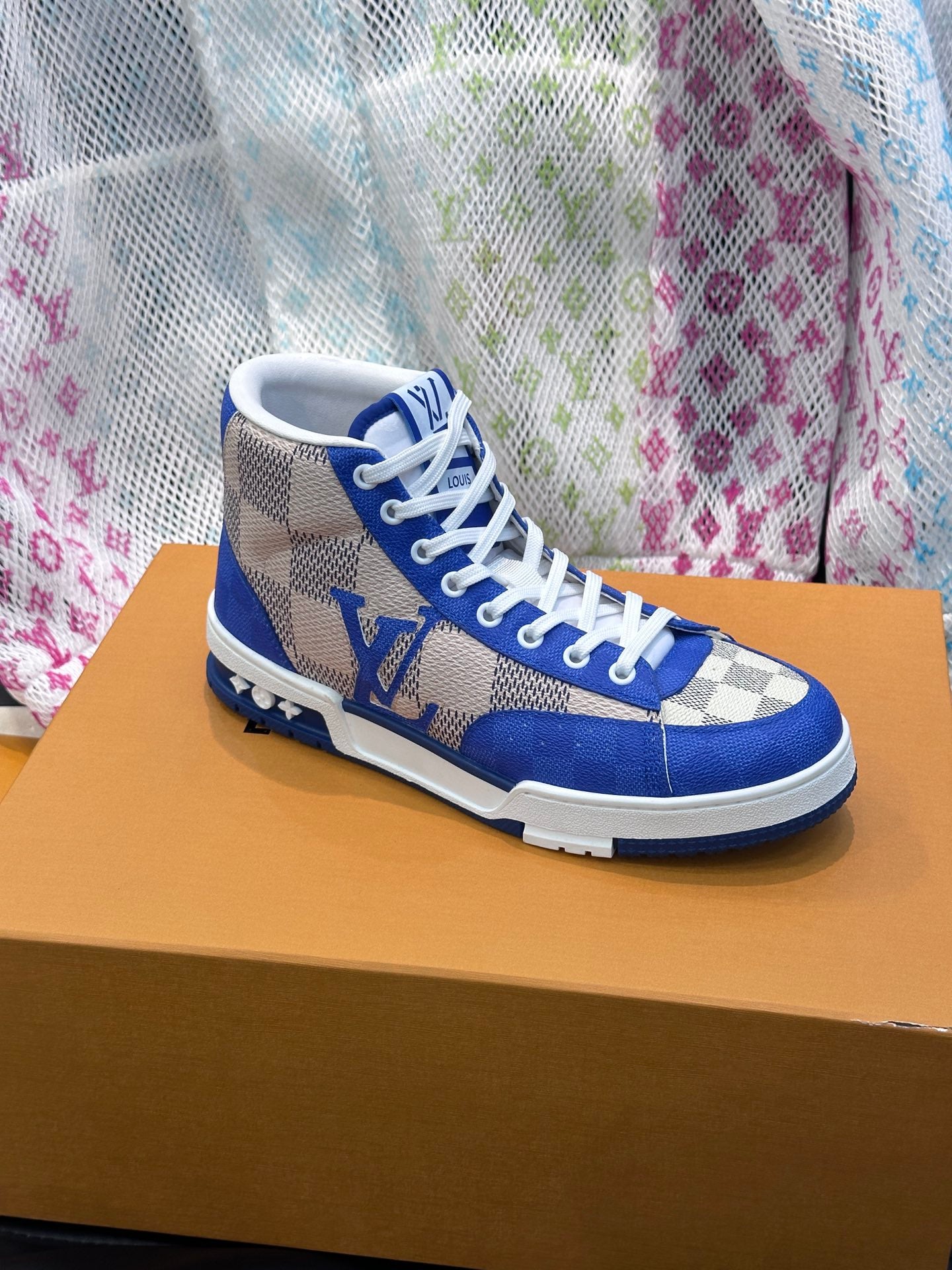 Louis Vuitton sneakers 211