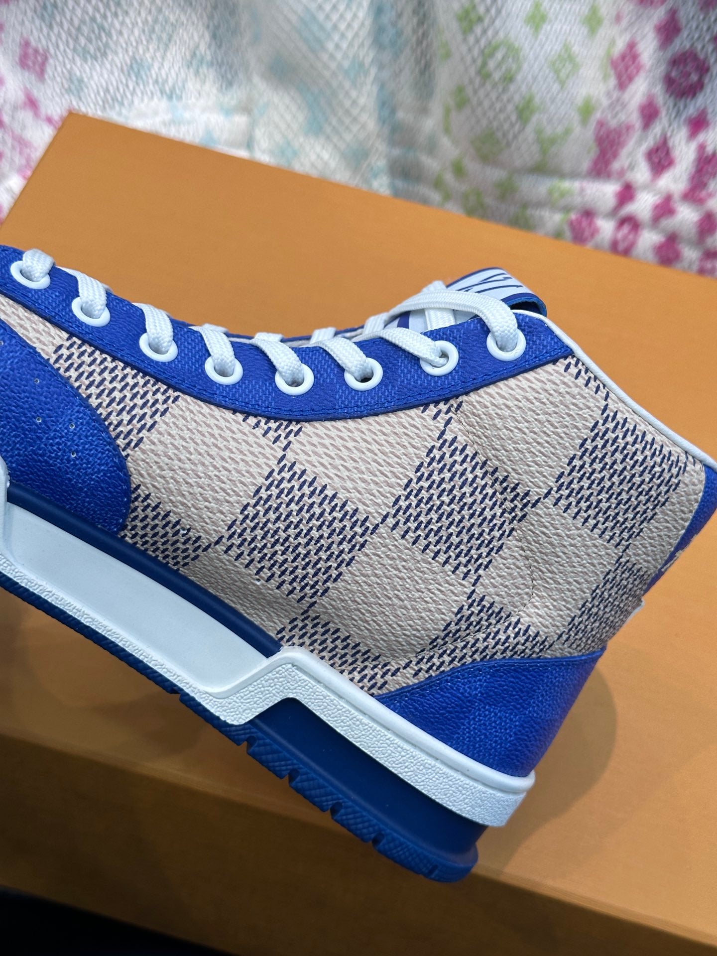 Louis Vuitton sneakers 211