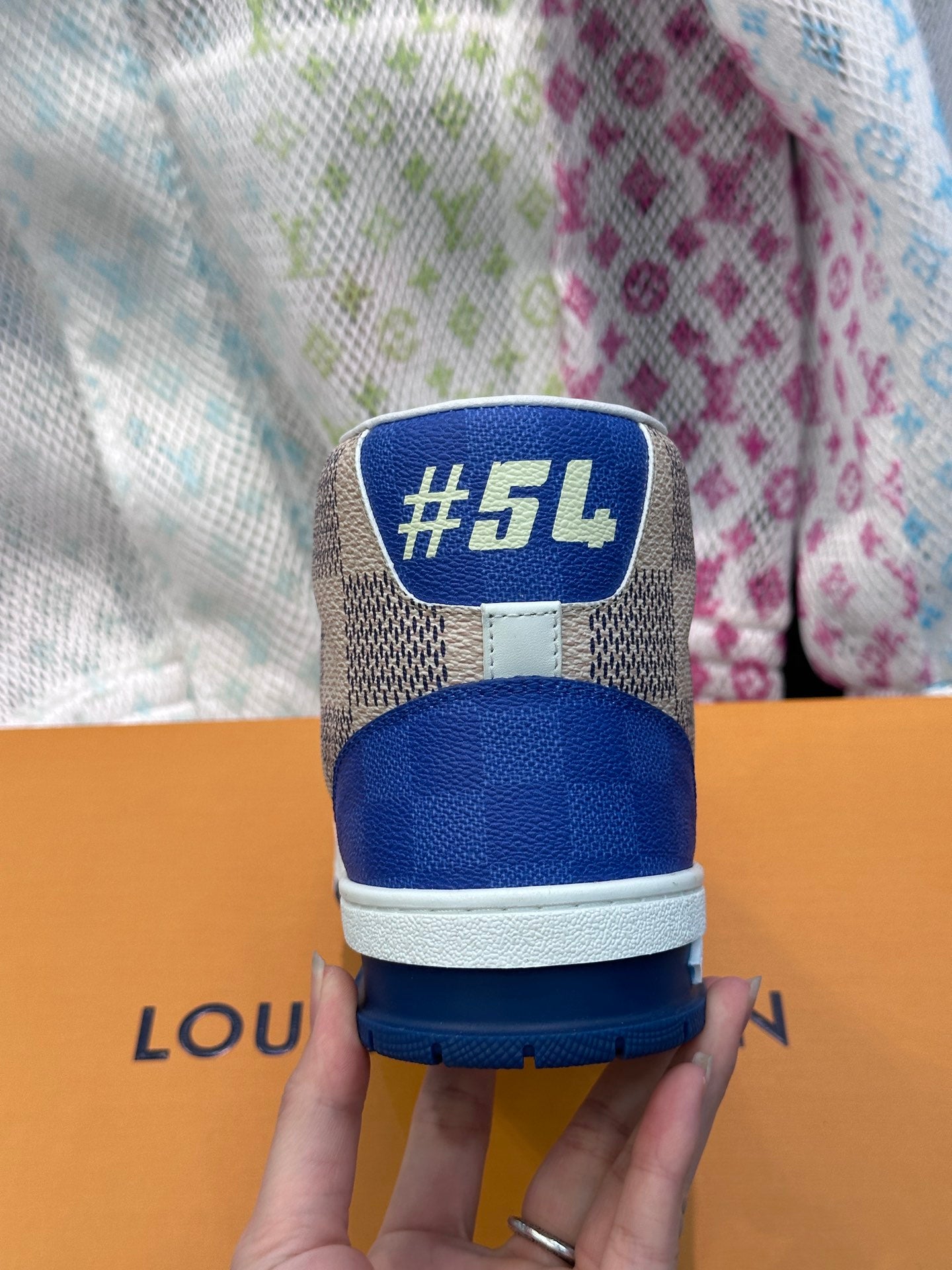 Louis Vuitton sneakers 211