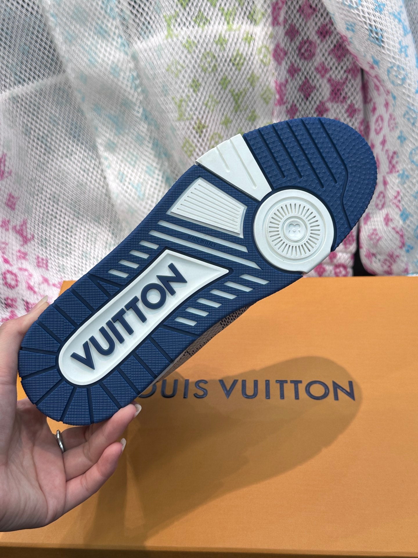 Louis Vuitton sneakers 211