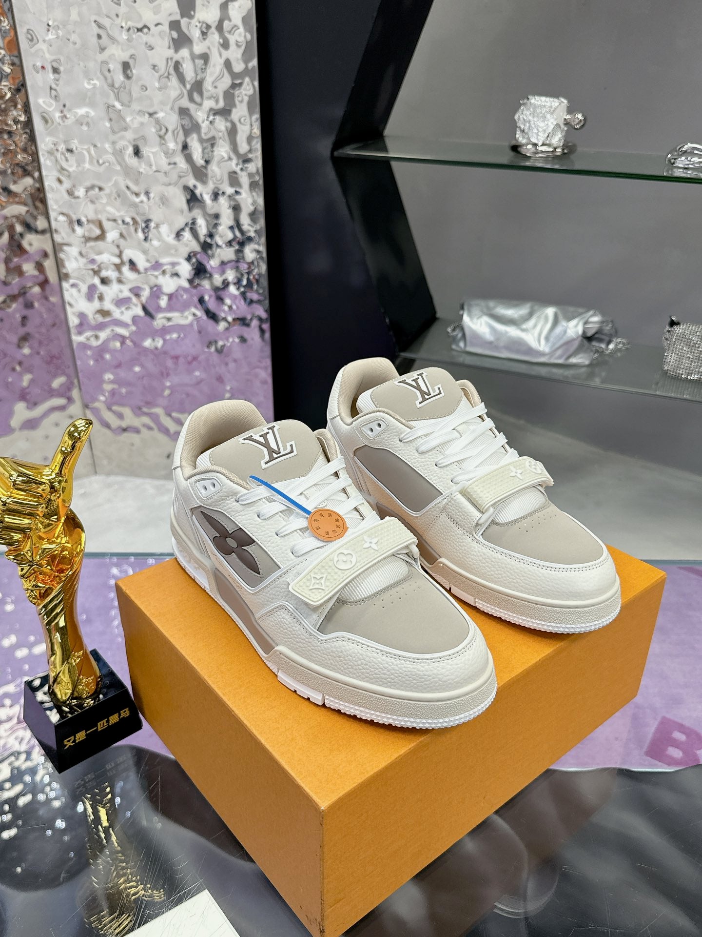 Louis Vuitton sneakers 213