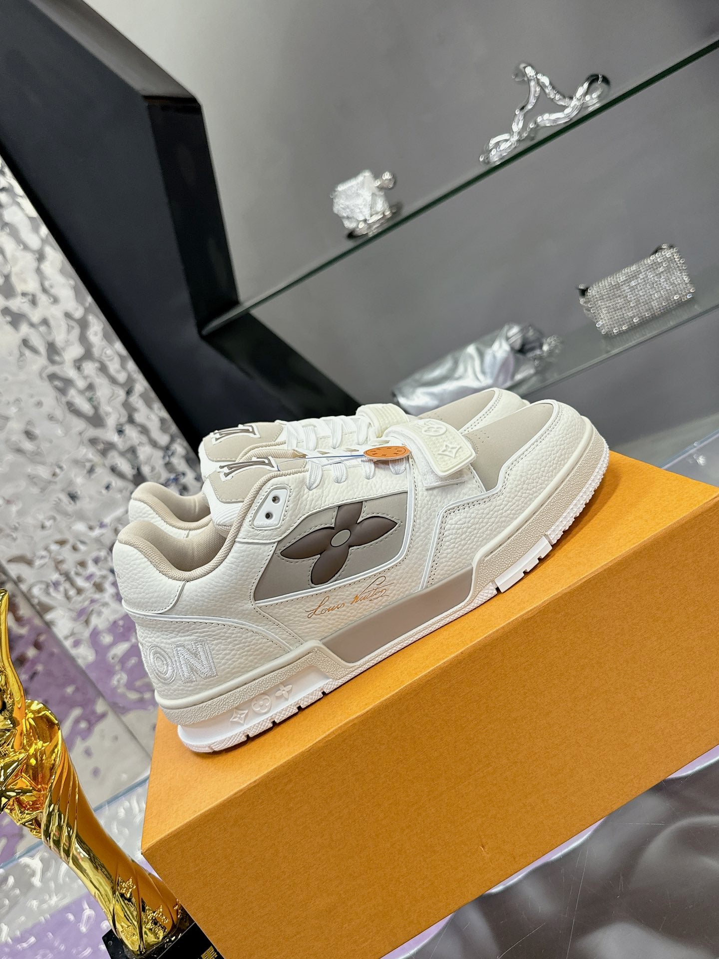 Louis Vuitton sneakers 213