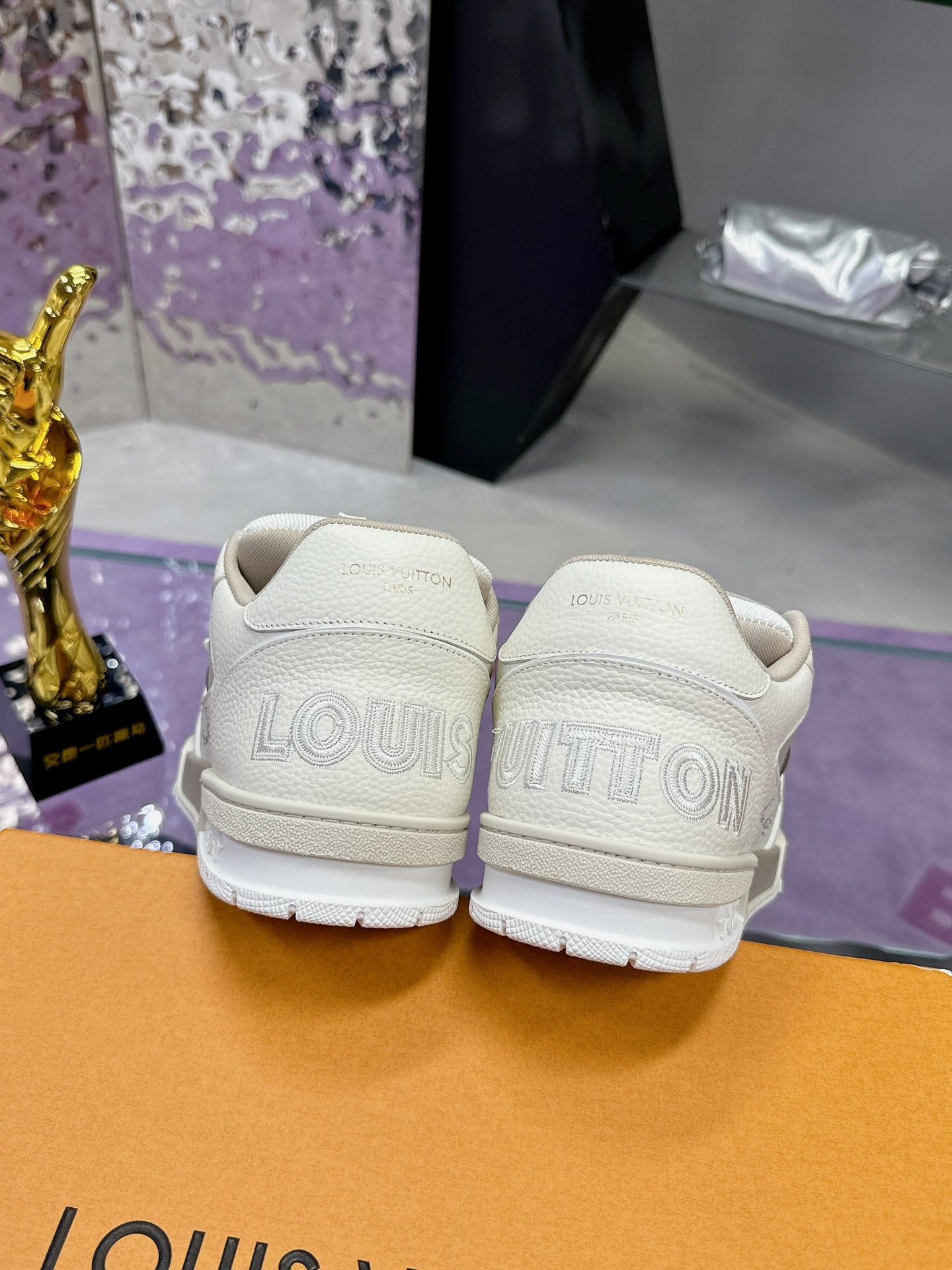 Louis Vuitton sneakers 213