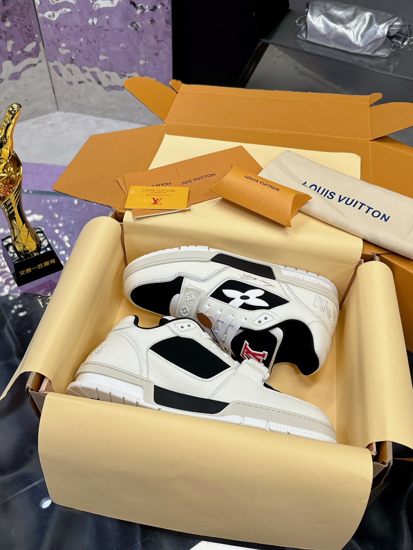 Louis Vuitton sneakers 214