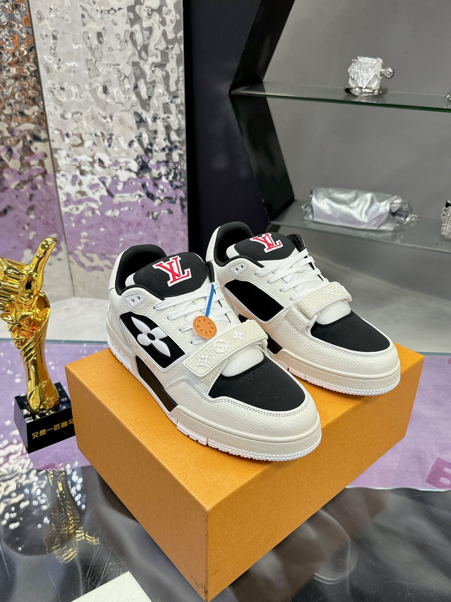 Louis Vuitton sneakers 214