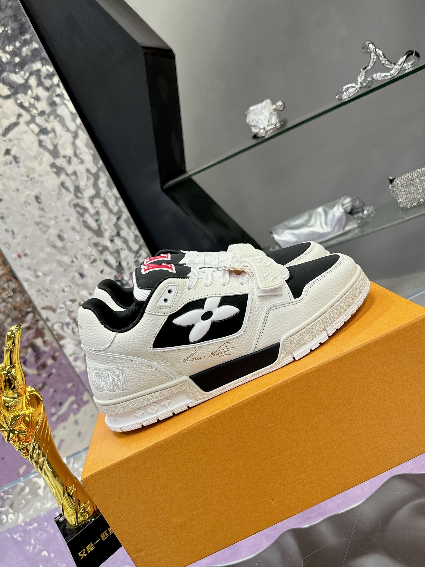 Louis Vuitton sneakers 214