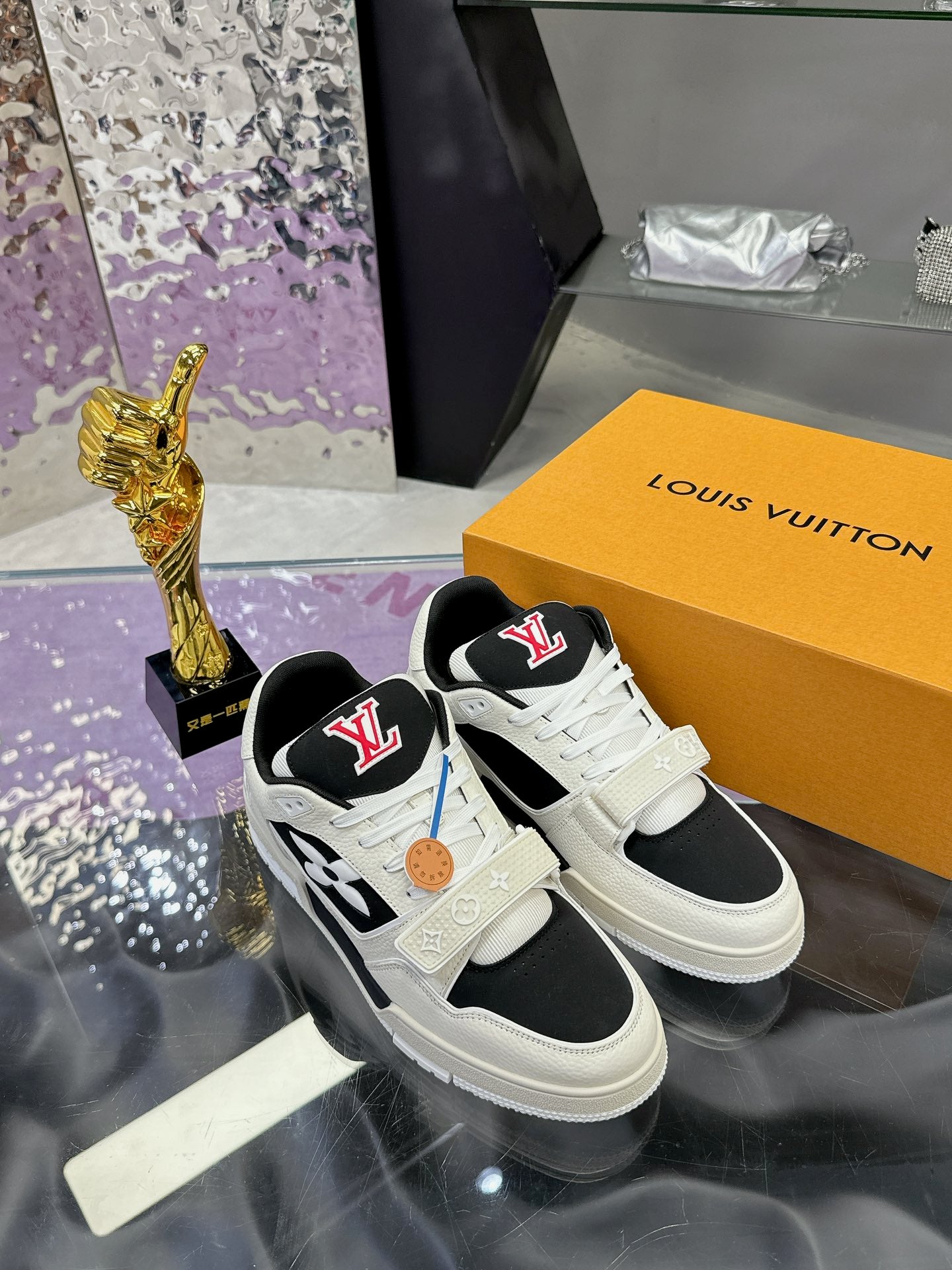 Louis Vuitton sneakers 214