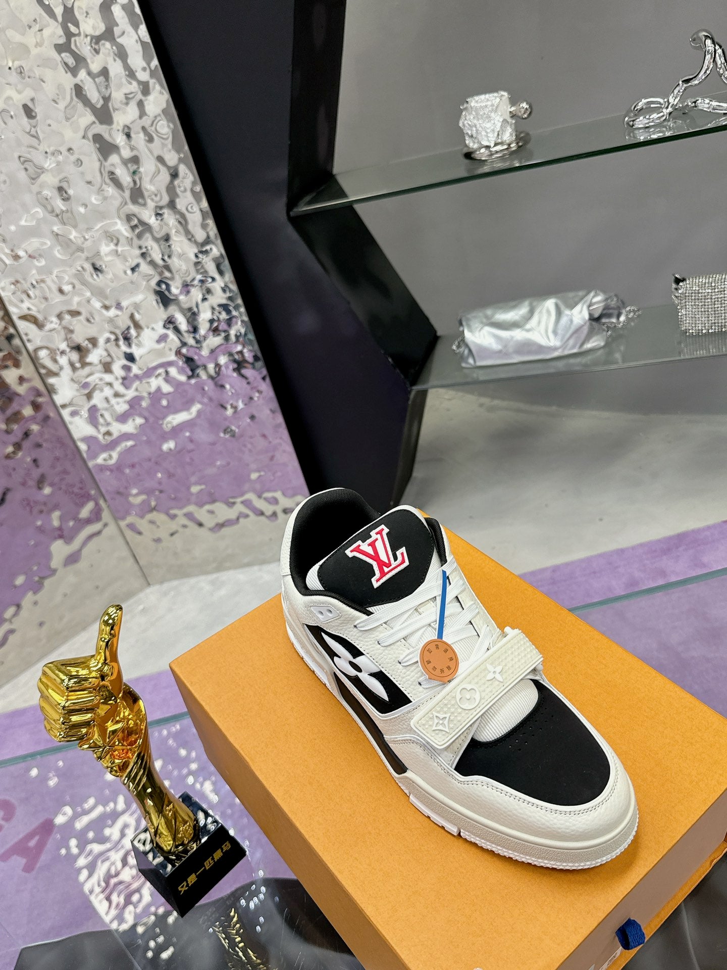 Louis Vuitton sneakers 214
