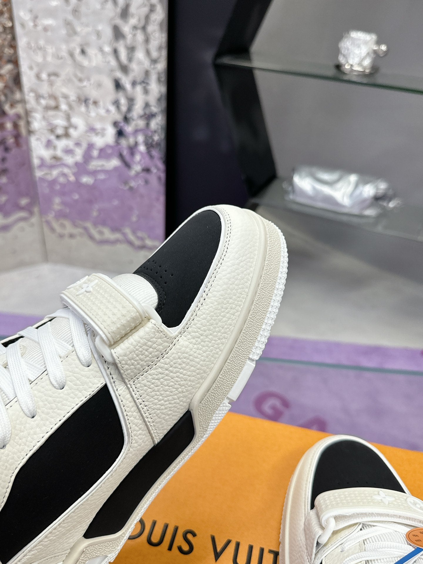 Louis Vuitton sneakers 214