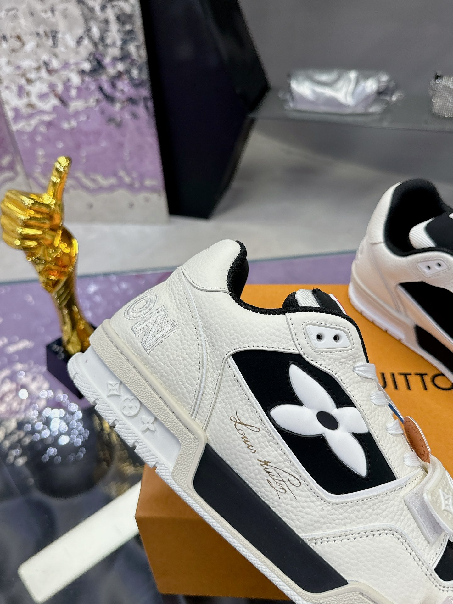Louis Vuitton sneakers 214