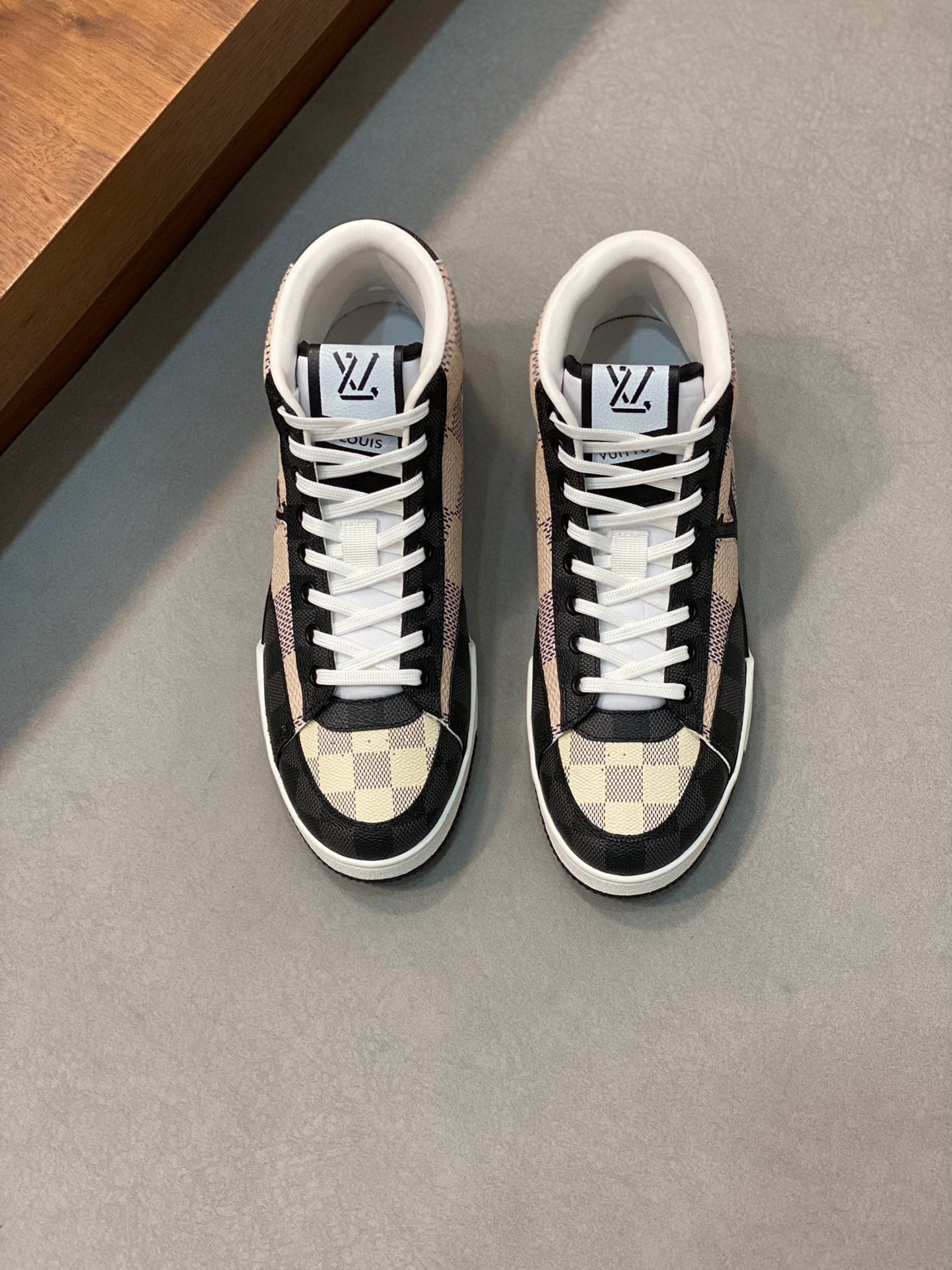 Louis Vuitton sneakers 218