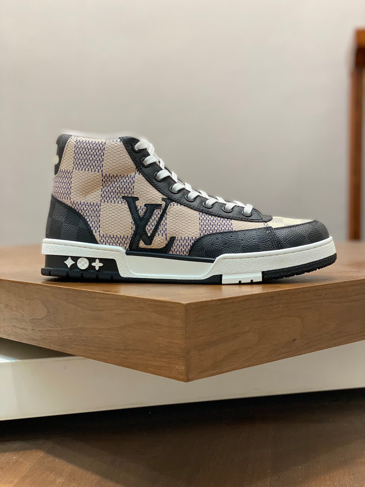 Louis Vuitton sneakers 218