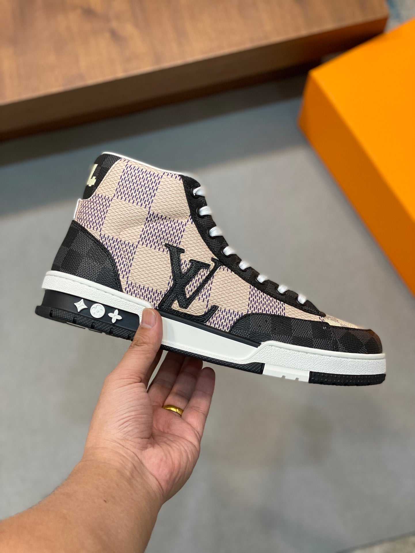 Louis Vuitton sneakers 218