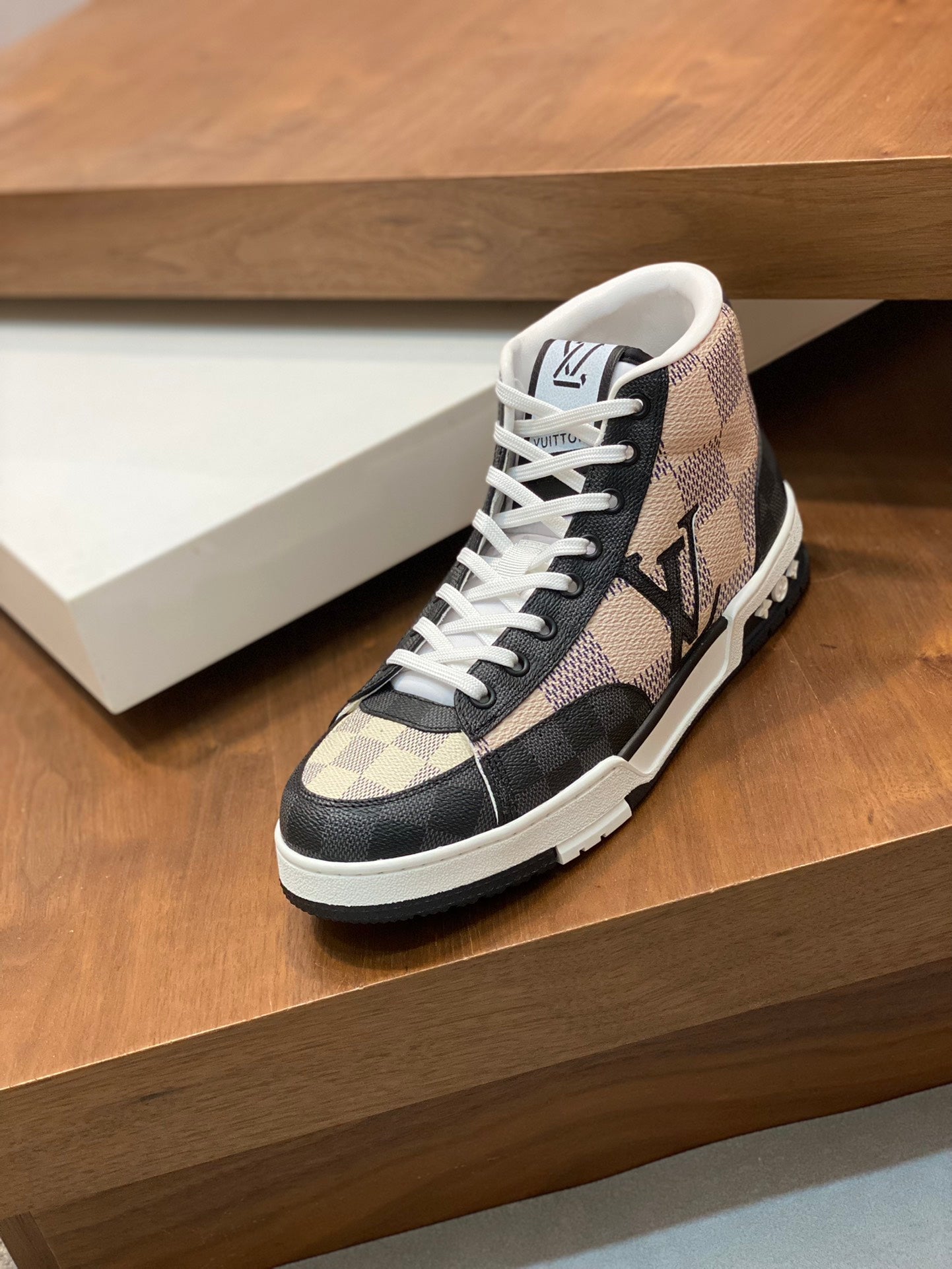 Louis Vuitton sneakers 218