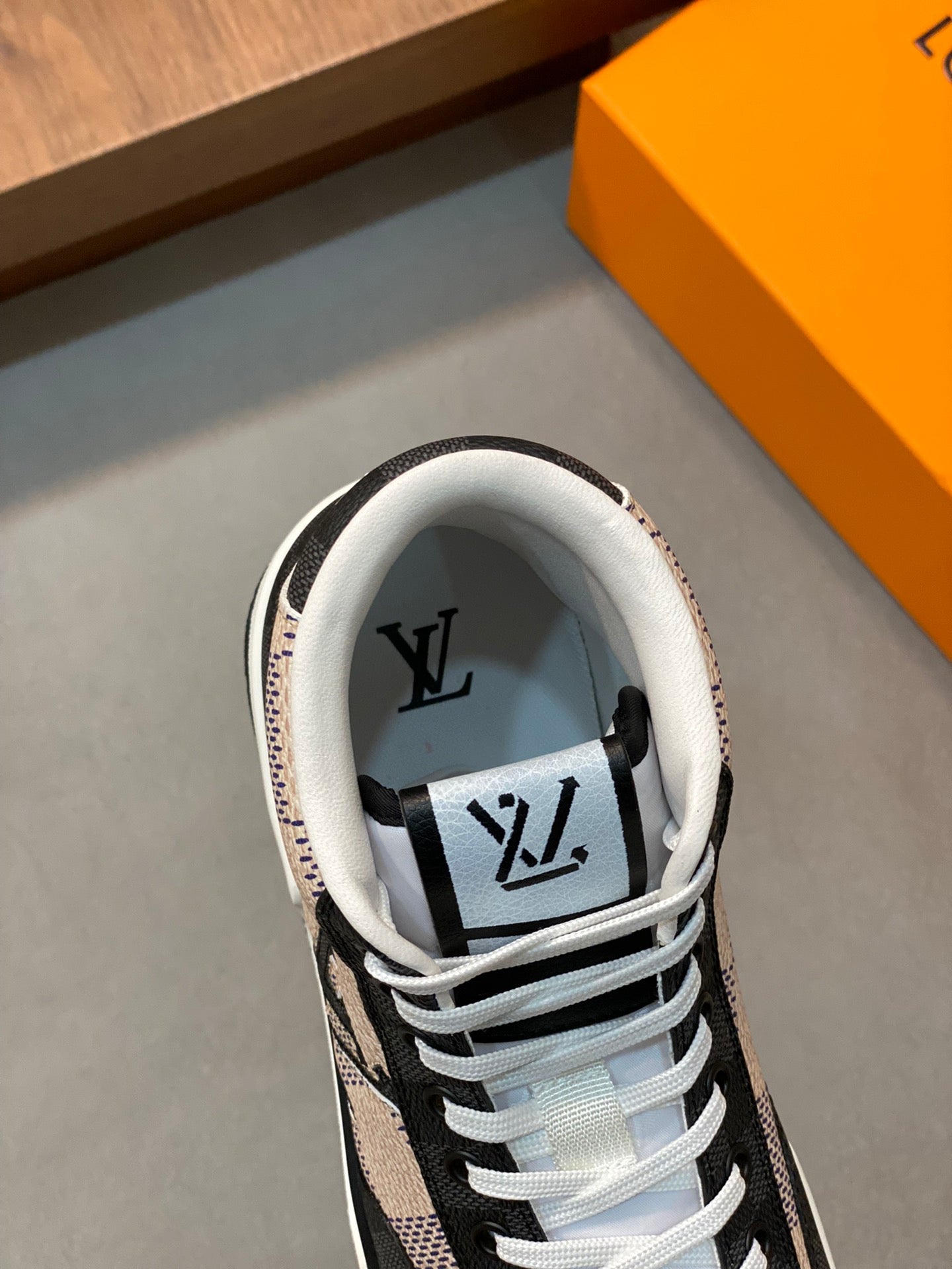 Louis Vuitton sneakers 218