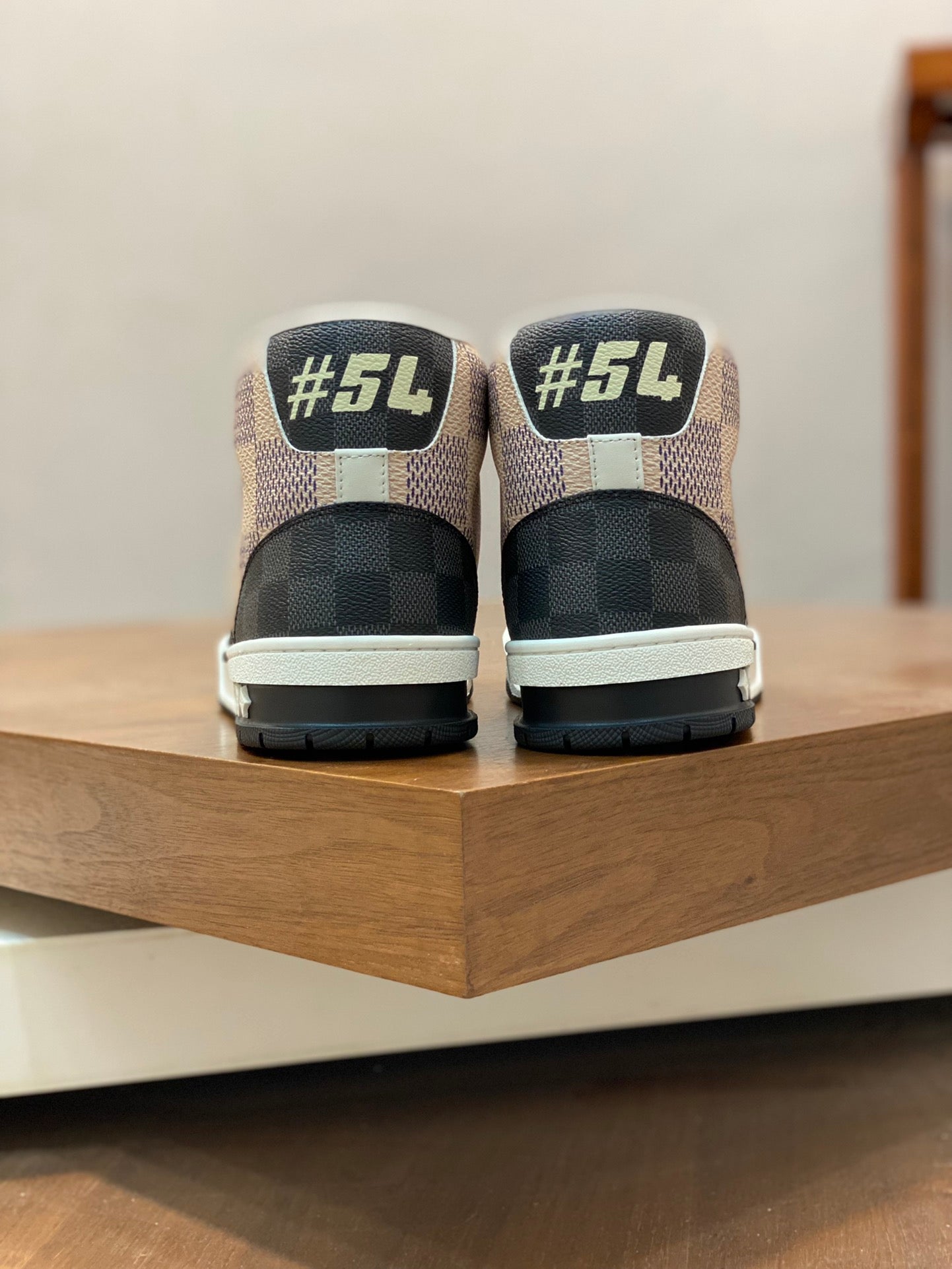 Louis Vuitton sneakers 218