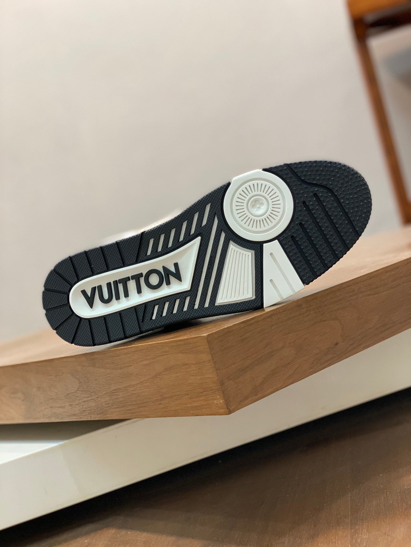 Louis Vuitton sneakers 218