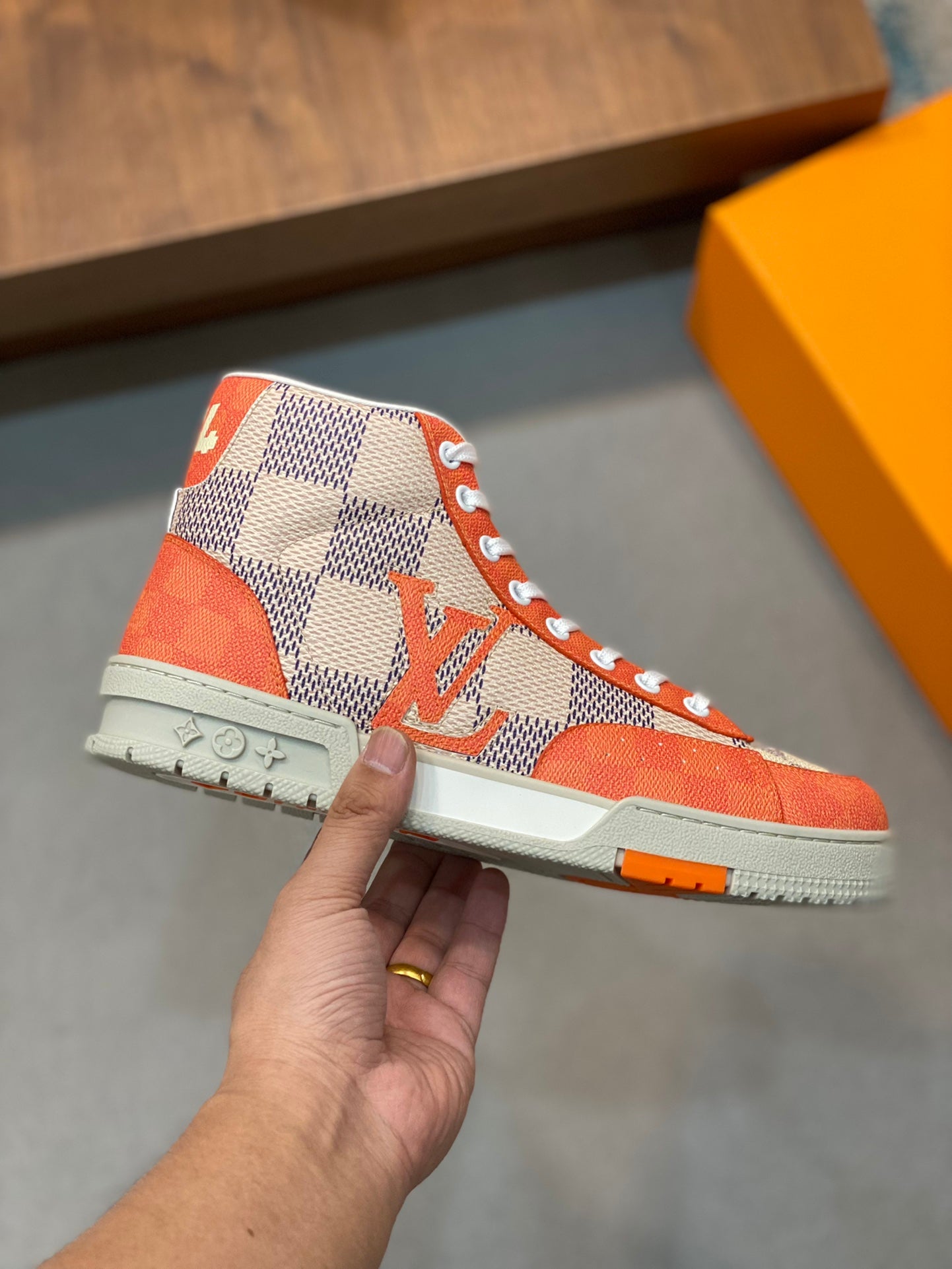 Louis Vuitton sneakers 220
