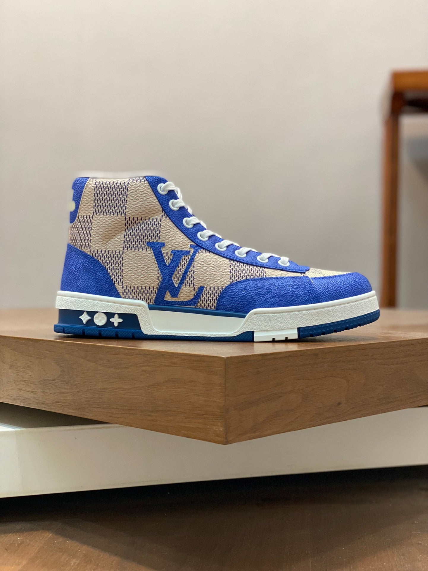 Louis Vuitton sneakers 221