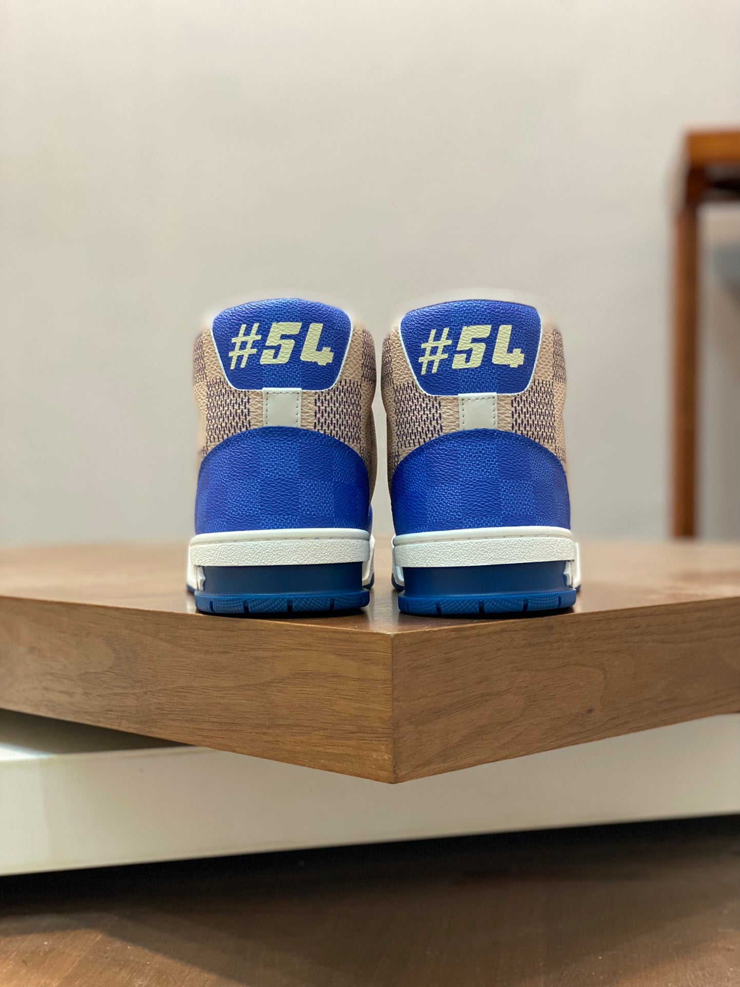 Louis Vuitton sneakers 221