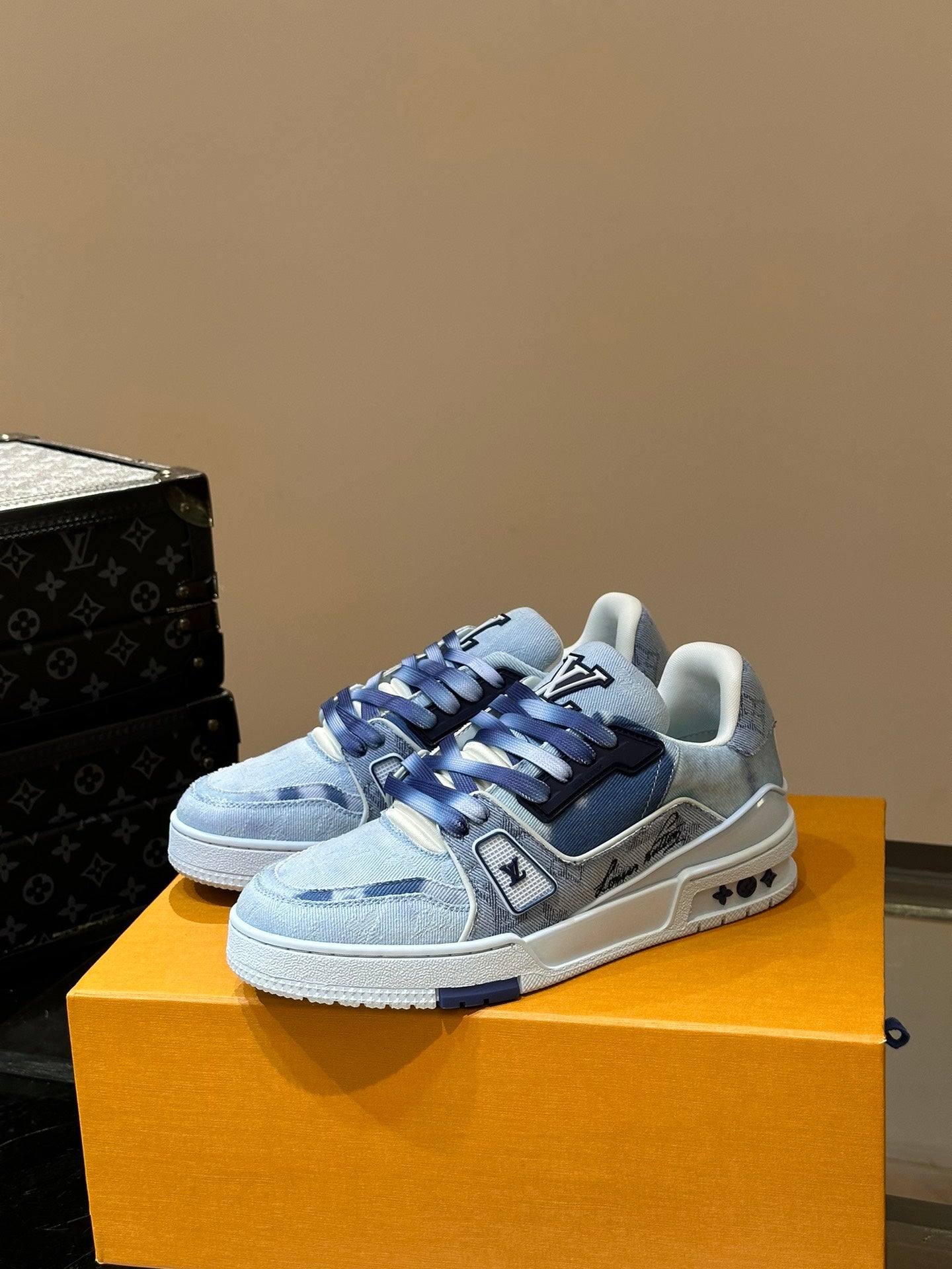 Louis Vuitton sneakers 223