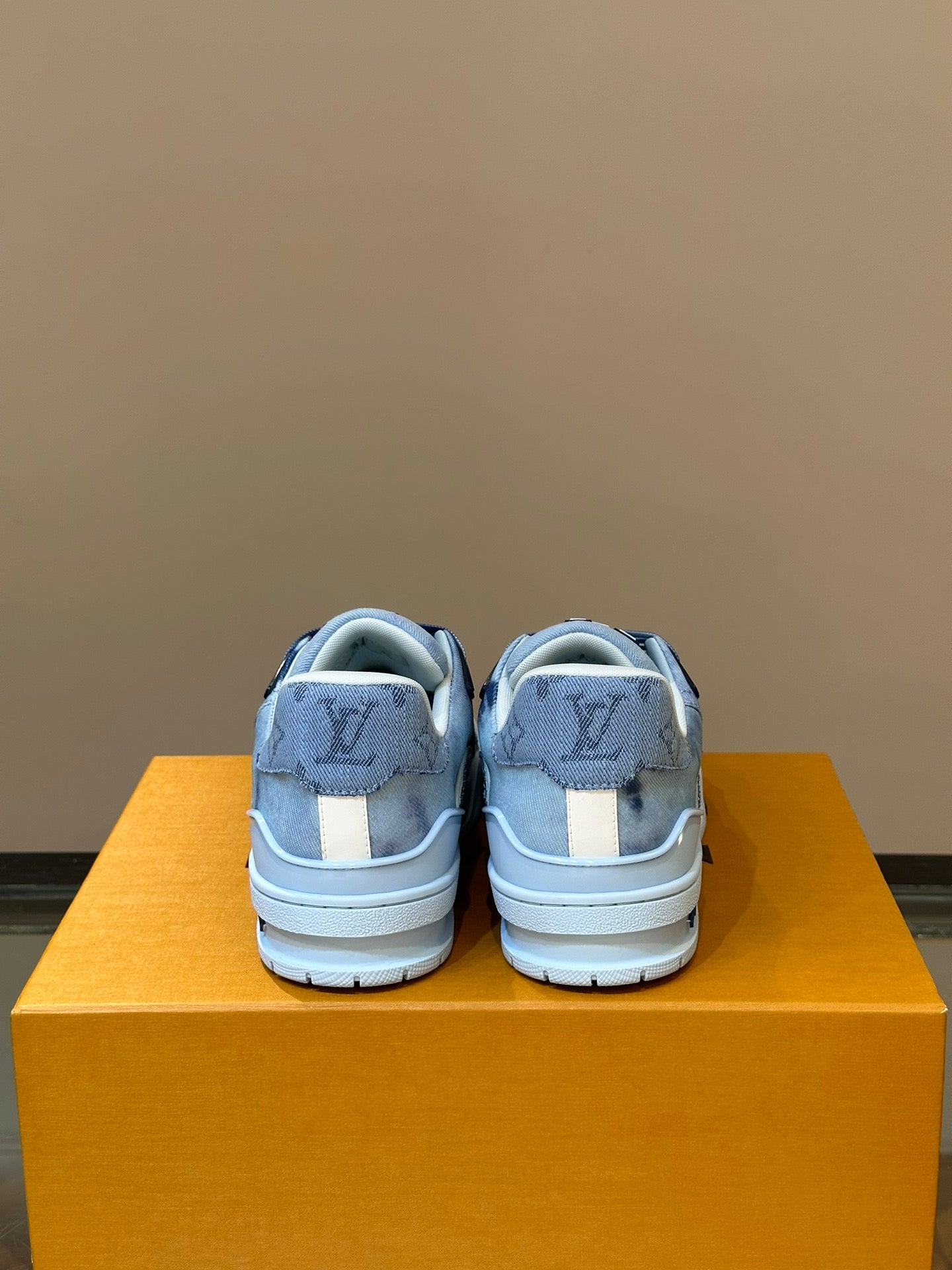 Louis Vuitton sneakers 223
