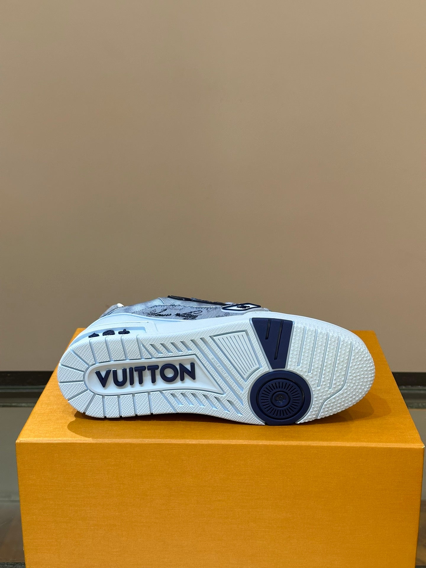 Louis Vuitton sneakers 223