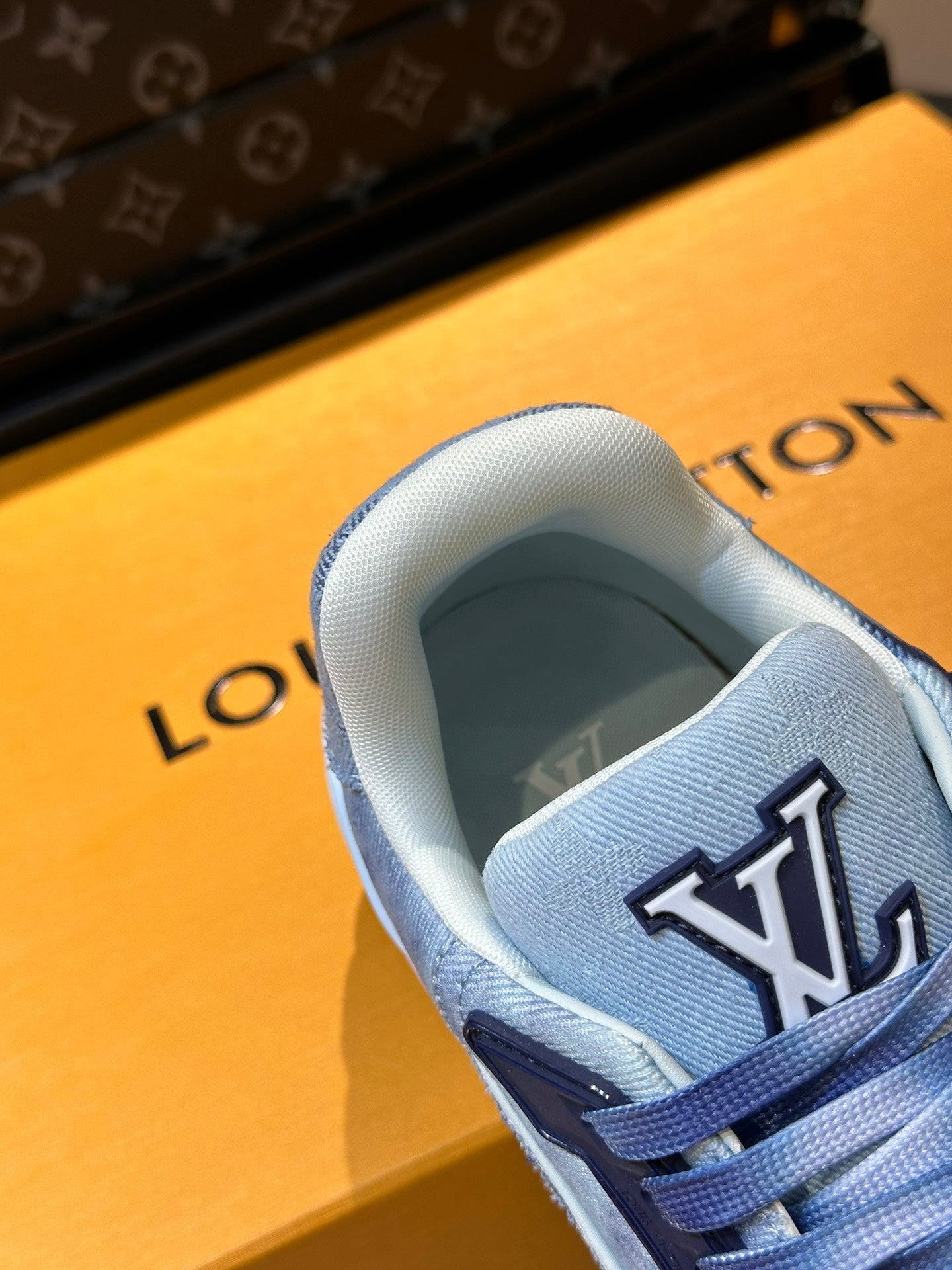 Louis Vuitton sneakers 223