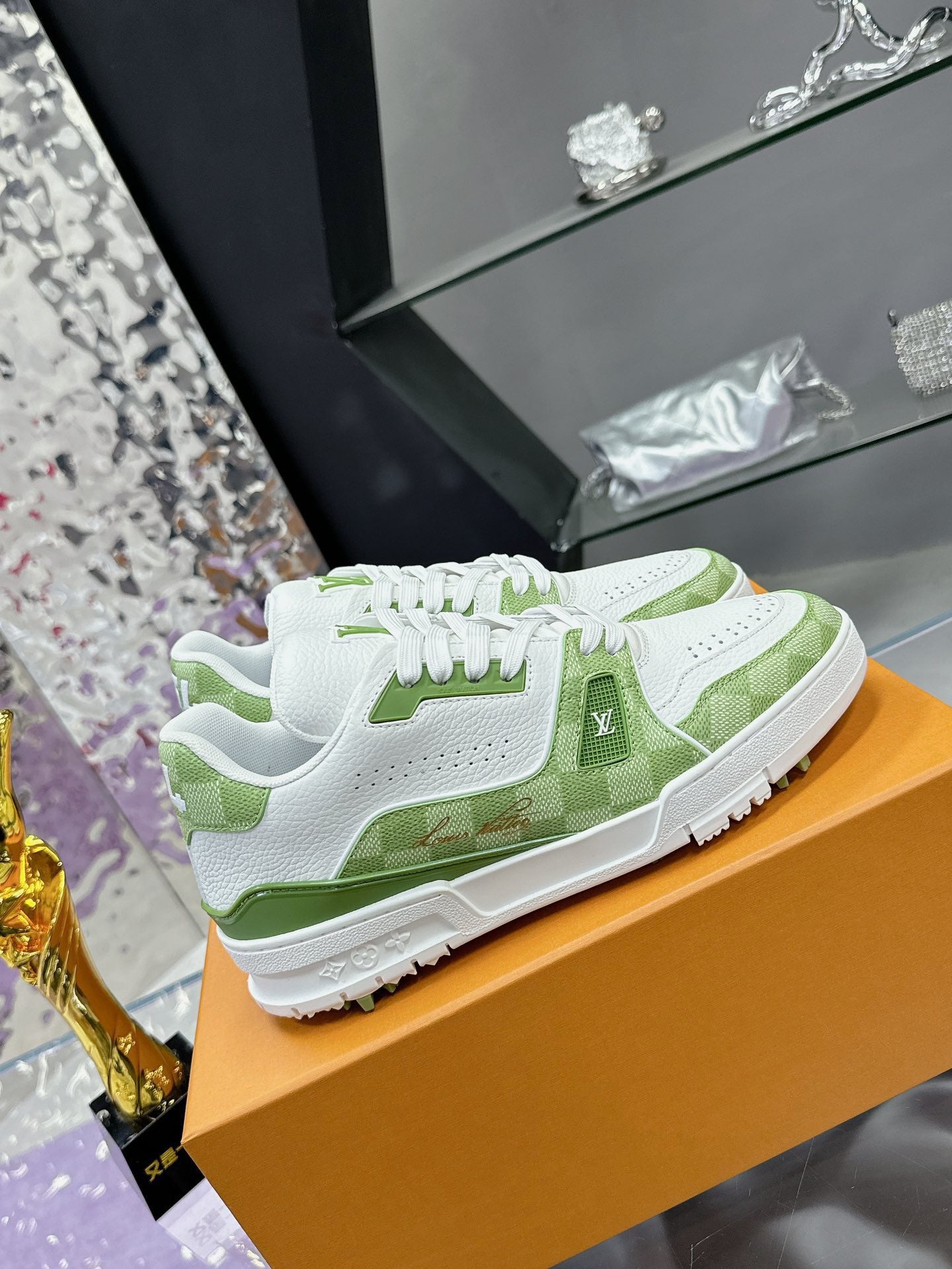 Louis Vuitton sneakers 226