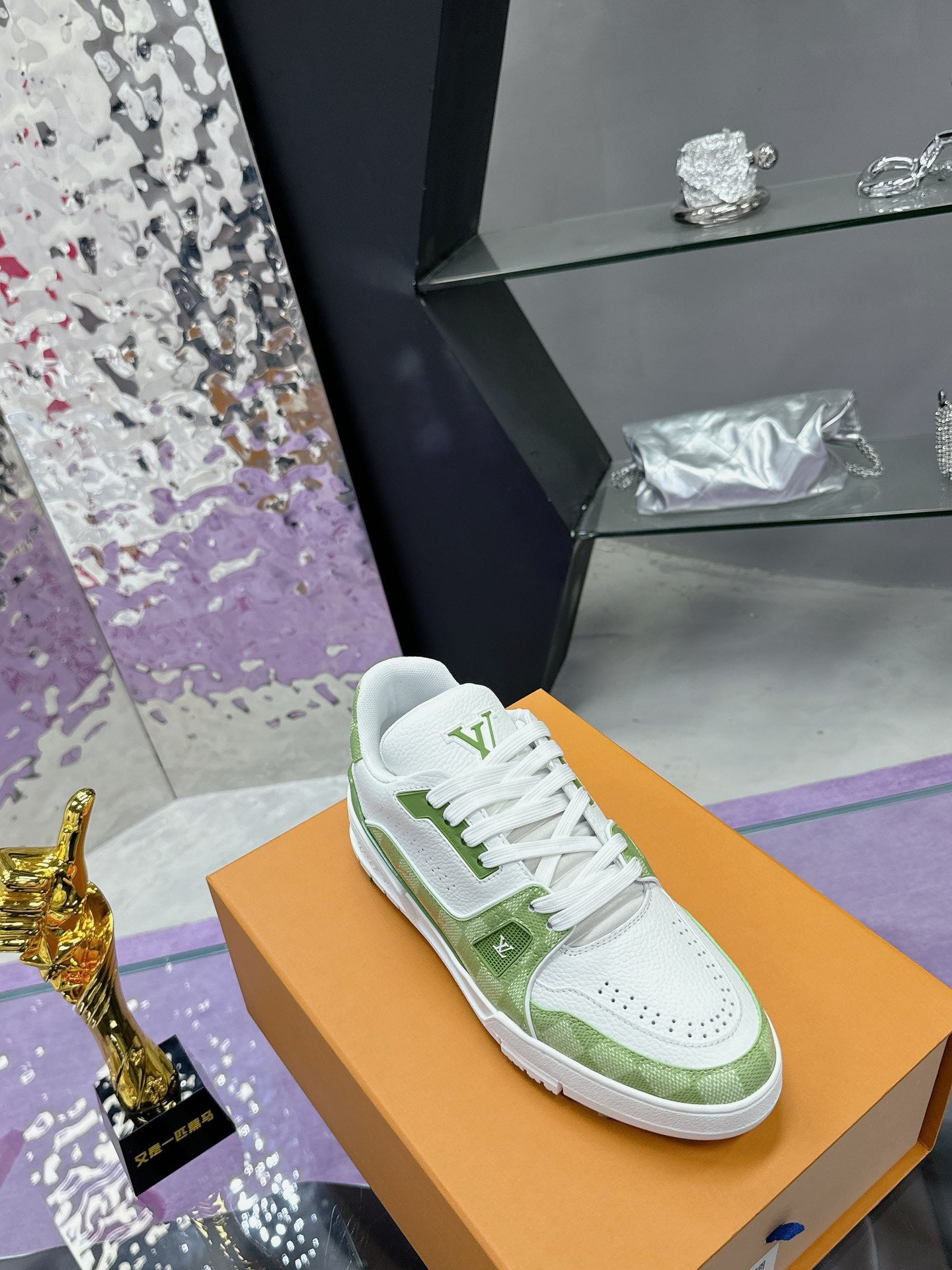 Louis Vuitton sneakers 226