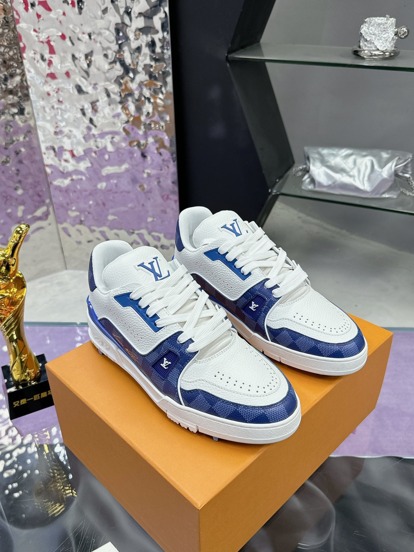 Louis Vuitton sneakers 228