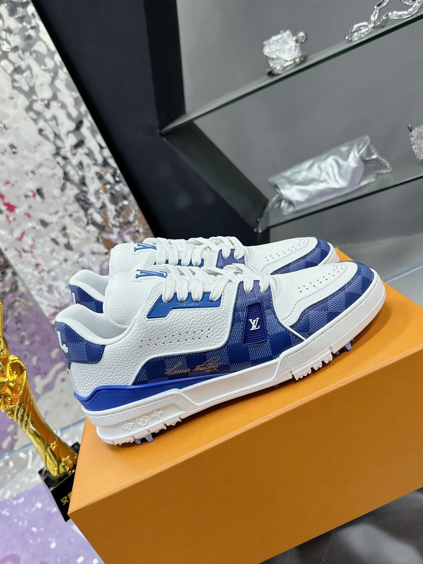 Louis Vuitton sneakers 228