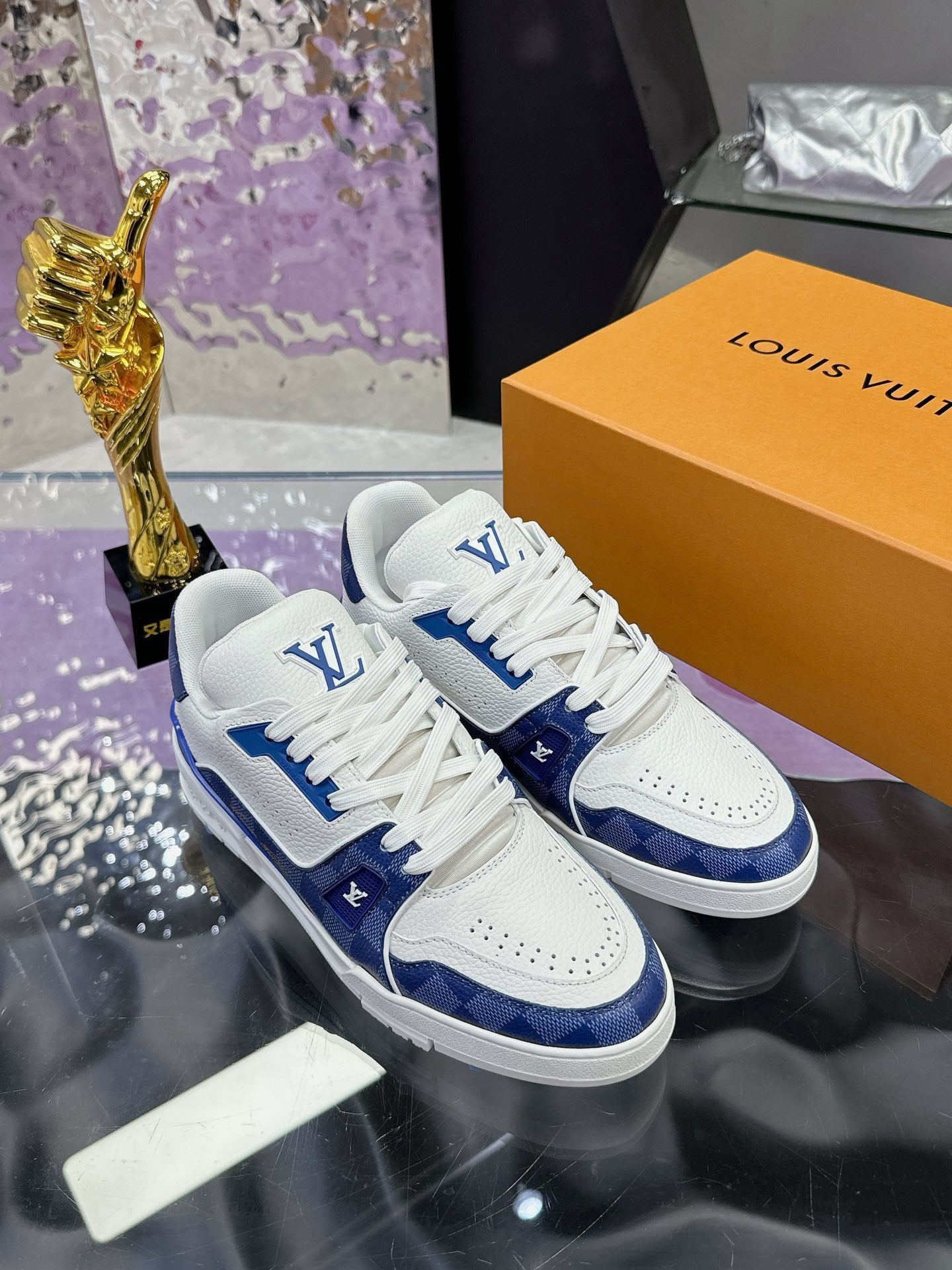 Louis Vuitton sneakers 228