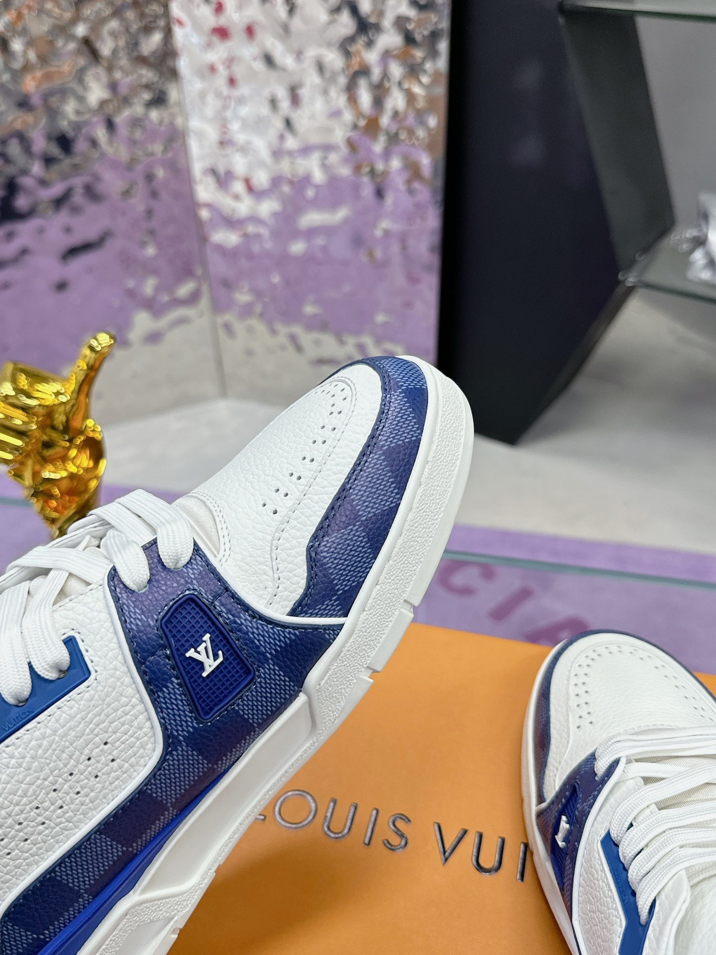 Louis Vuitton sneakers 228