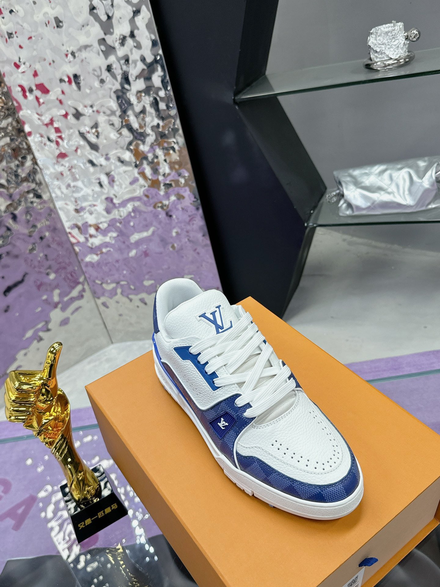 Louis Vuitton sneakers 228