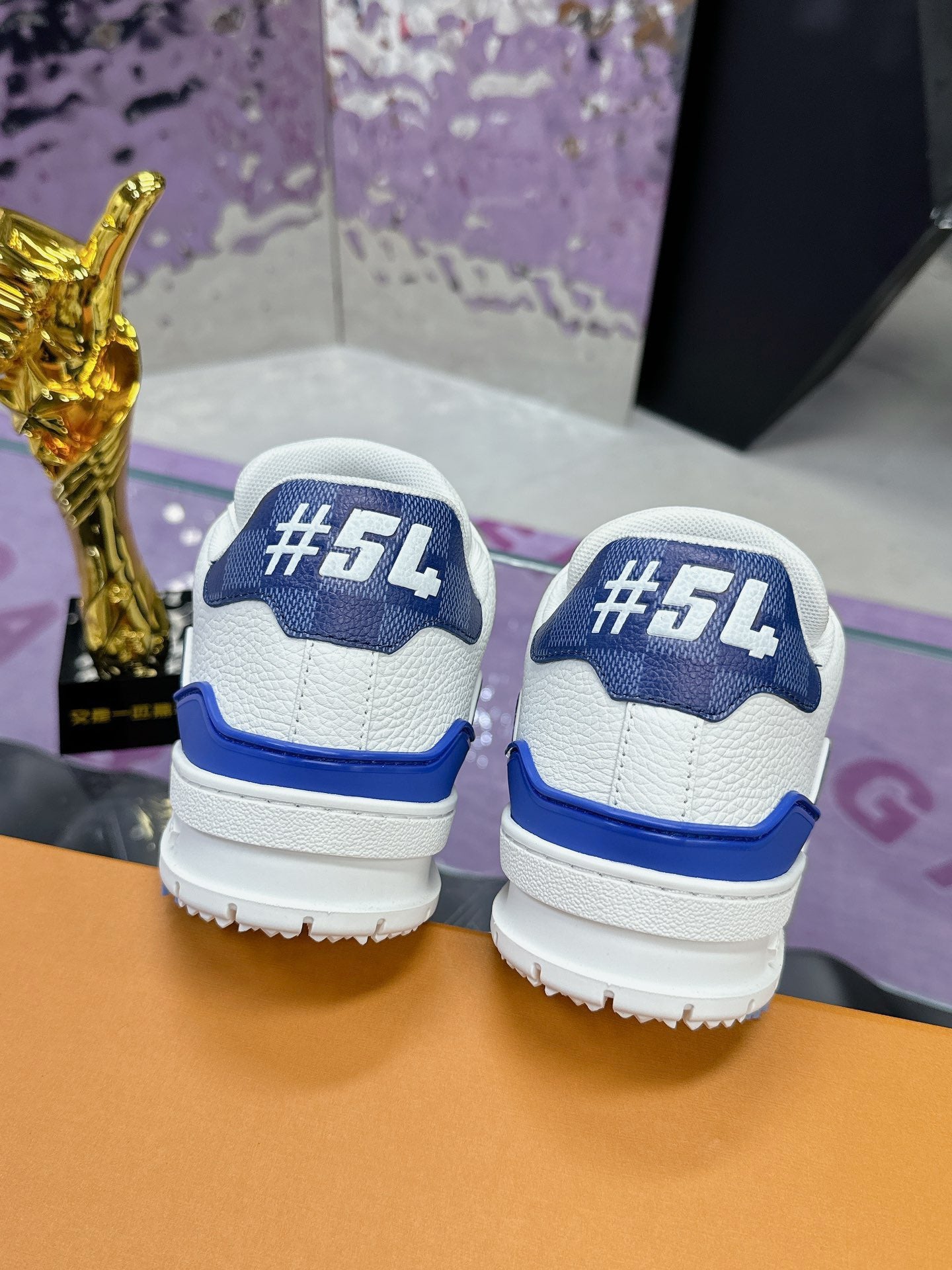 Louis Vuitton sneakers 228