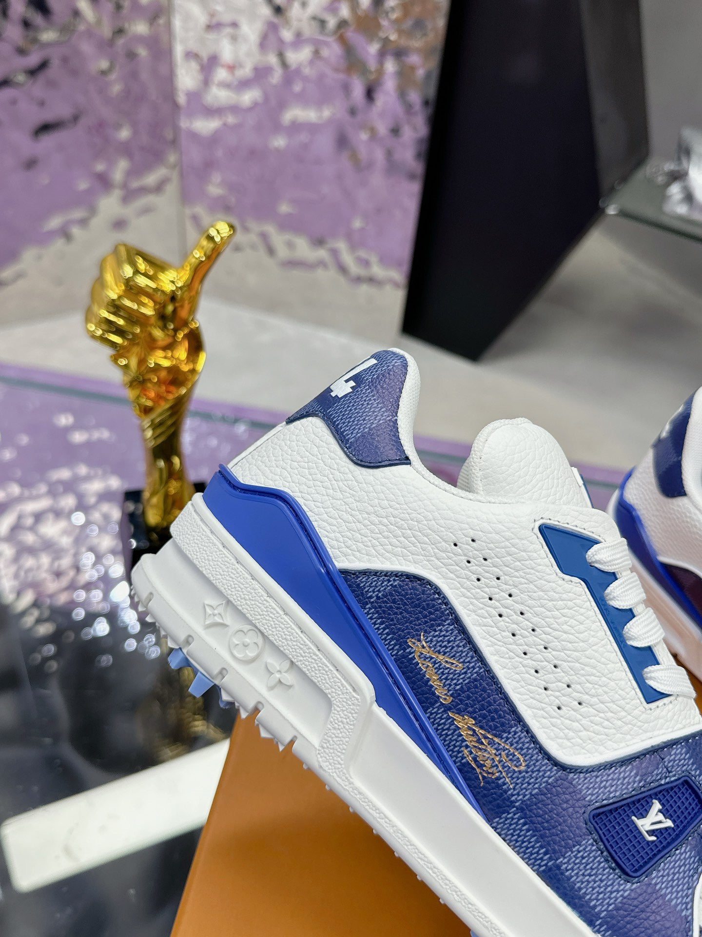 Louis Vuitton sneakers 228