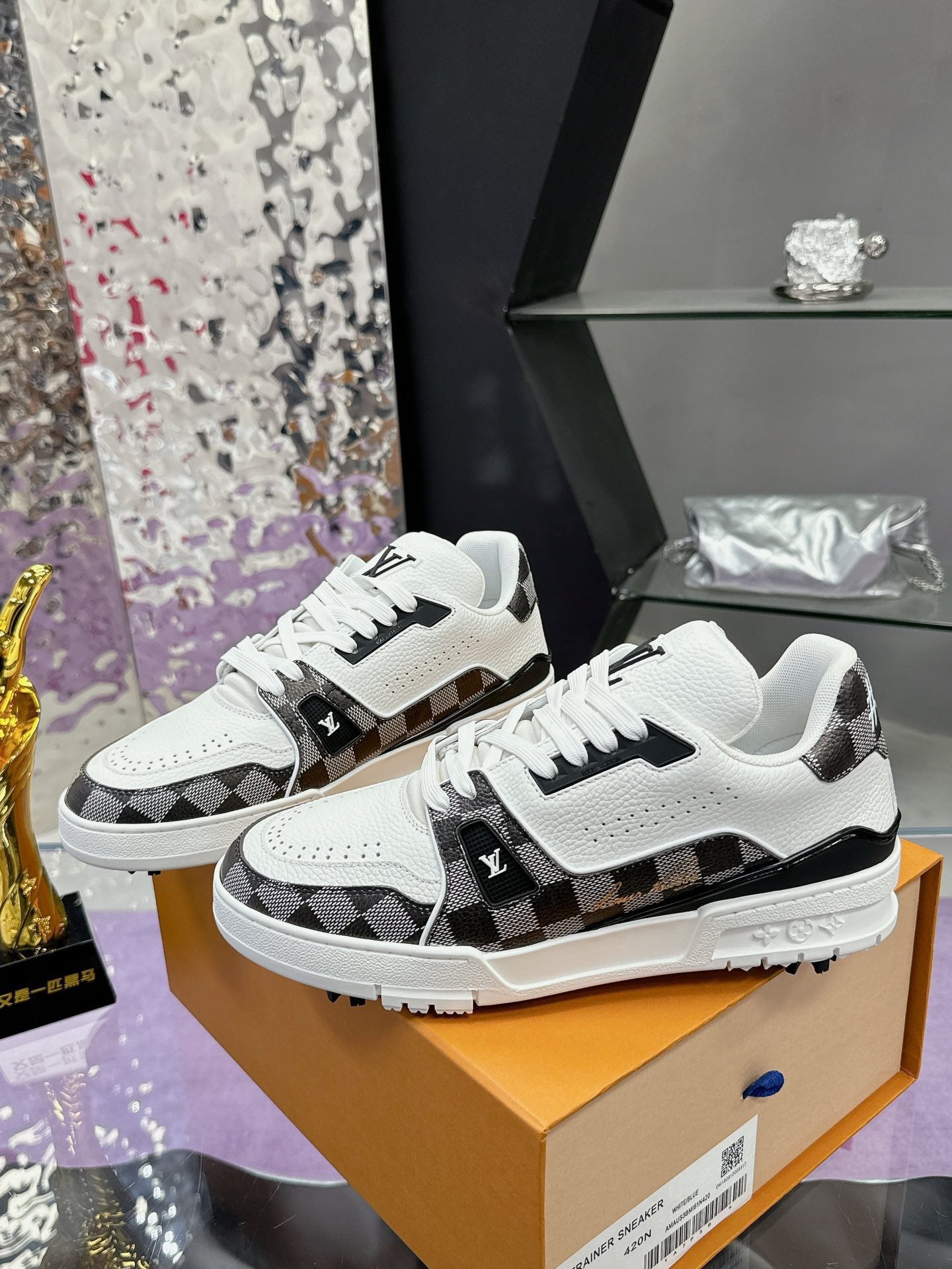 Louis Vuitton sneakers 229