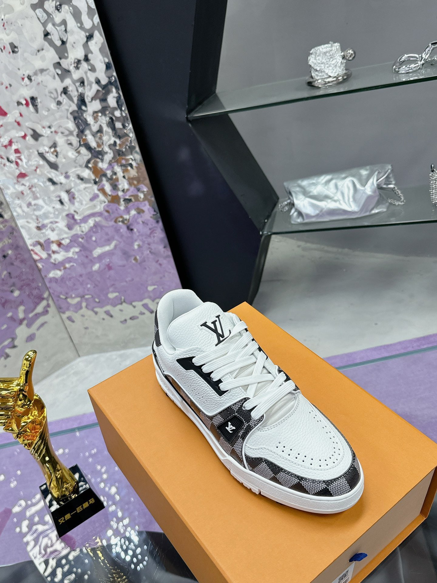 Louis Vuitton sneakers 229