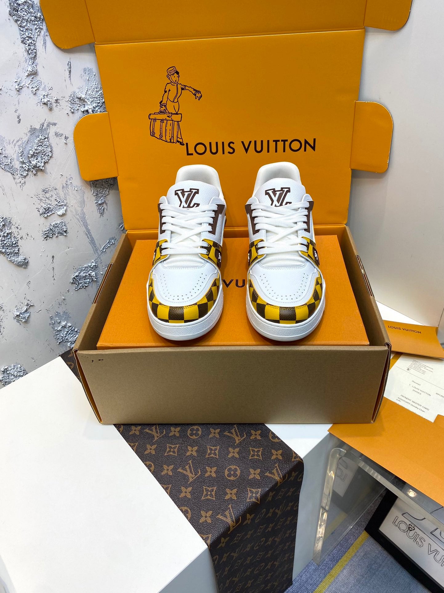 Louis Vuitton sneakers 230