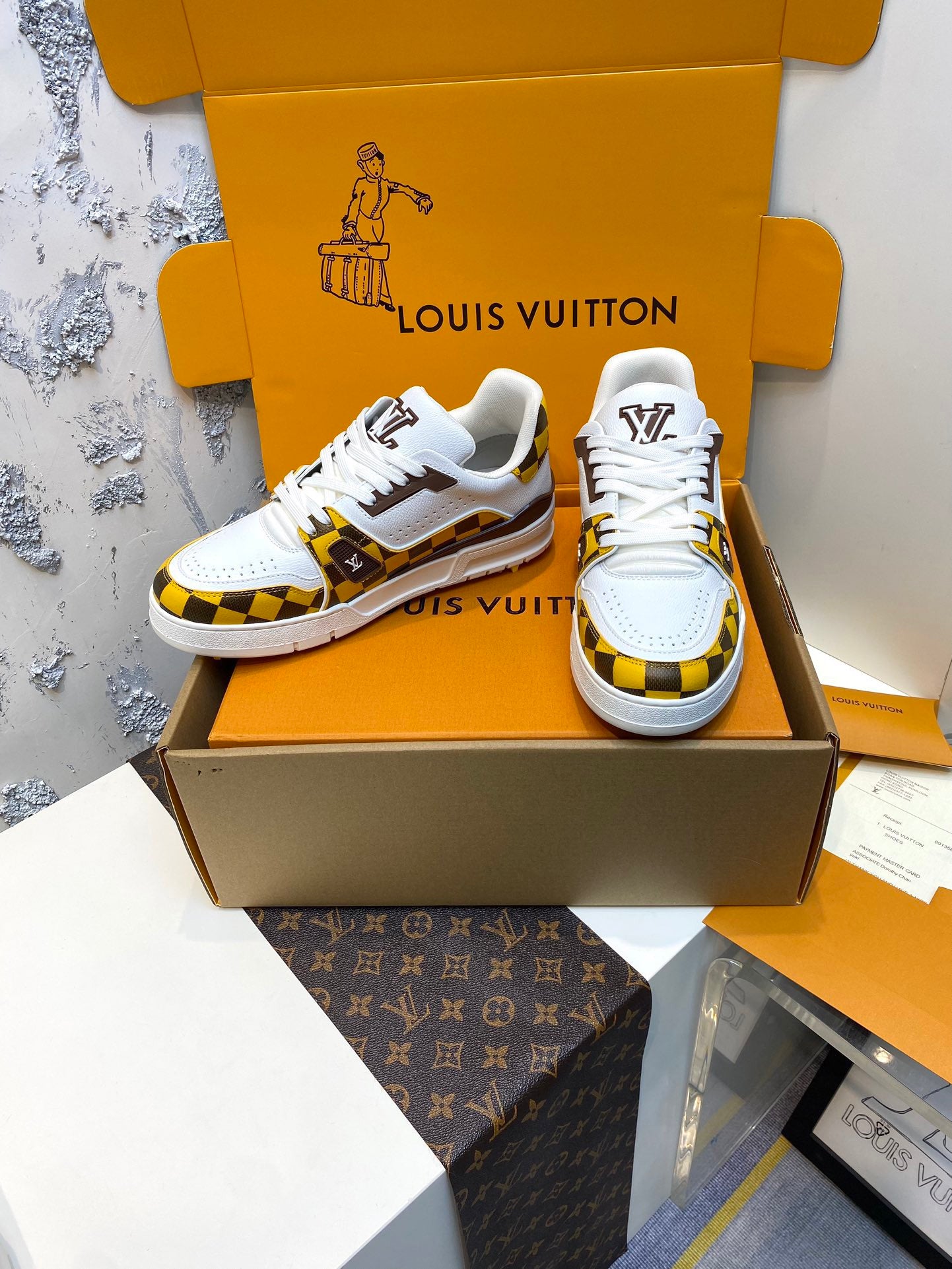 Louis Vuitton sneakers 230
