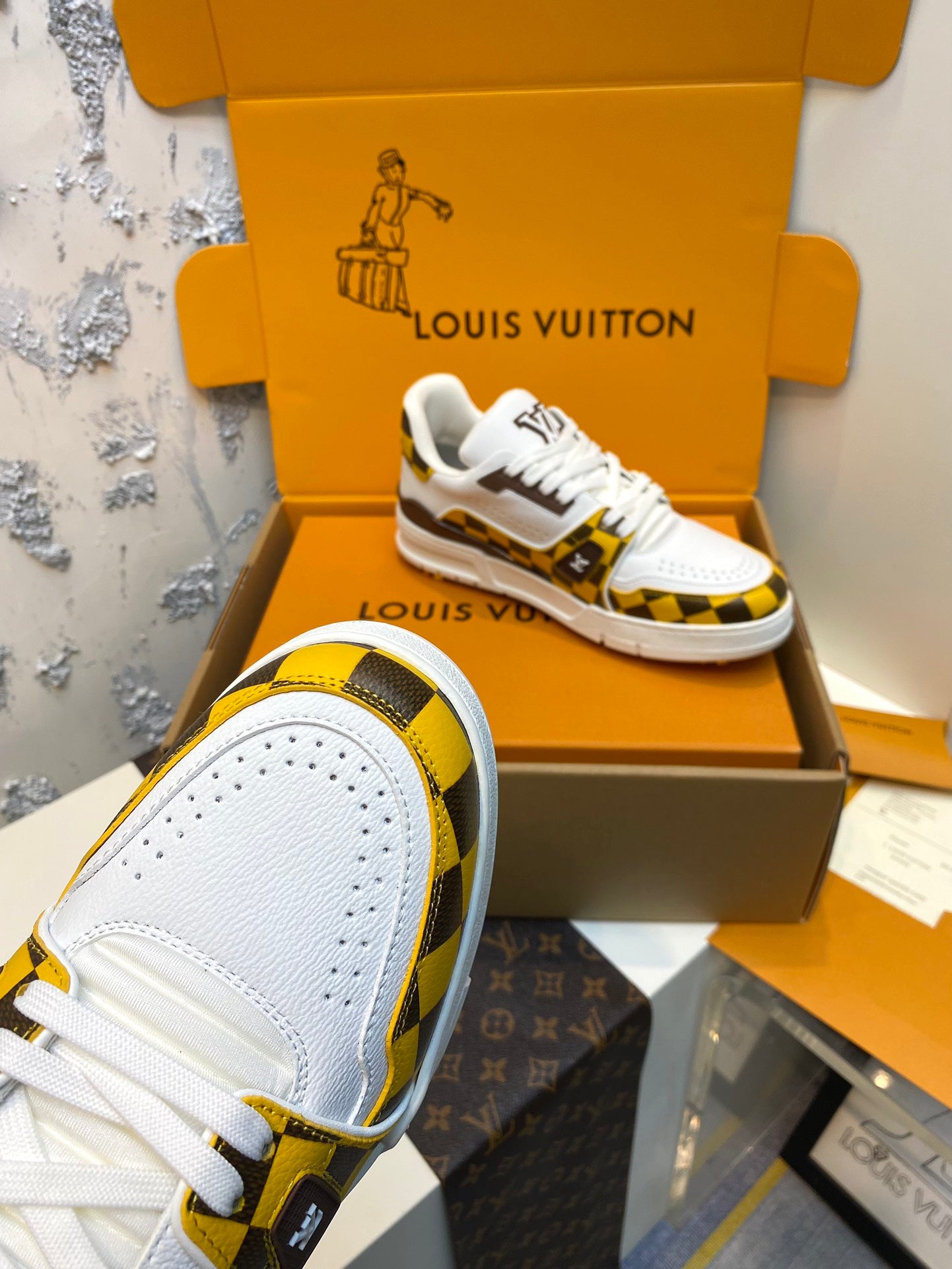 Louis Vuitton sneakers 230