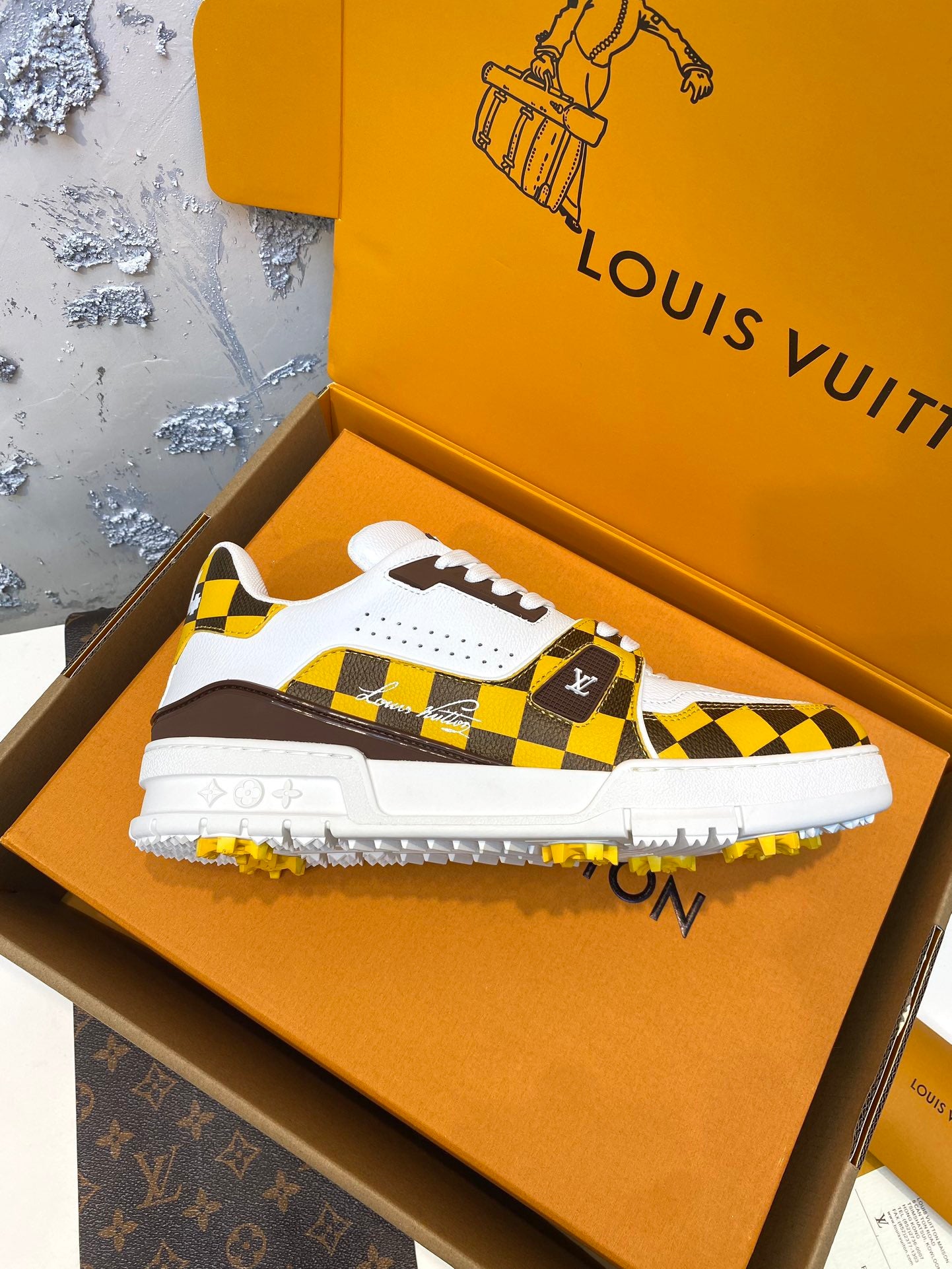 Louis Vuitton sneakers 230