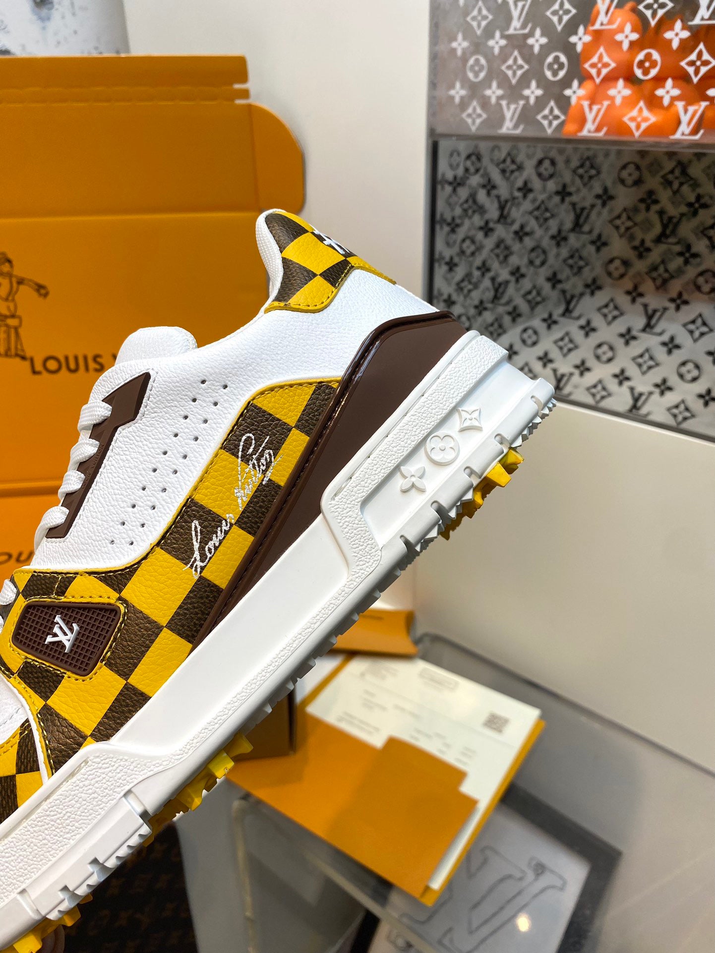 Louis Vuitton sneakers 230