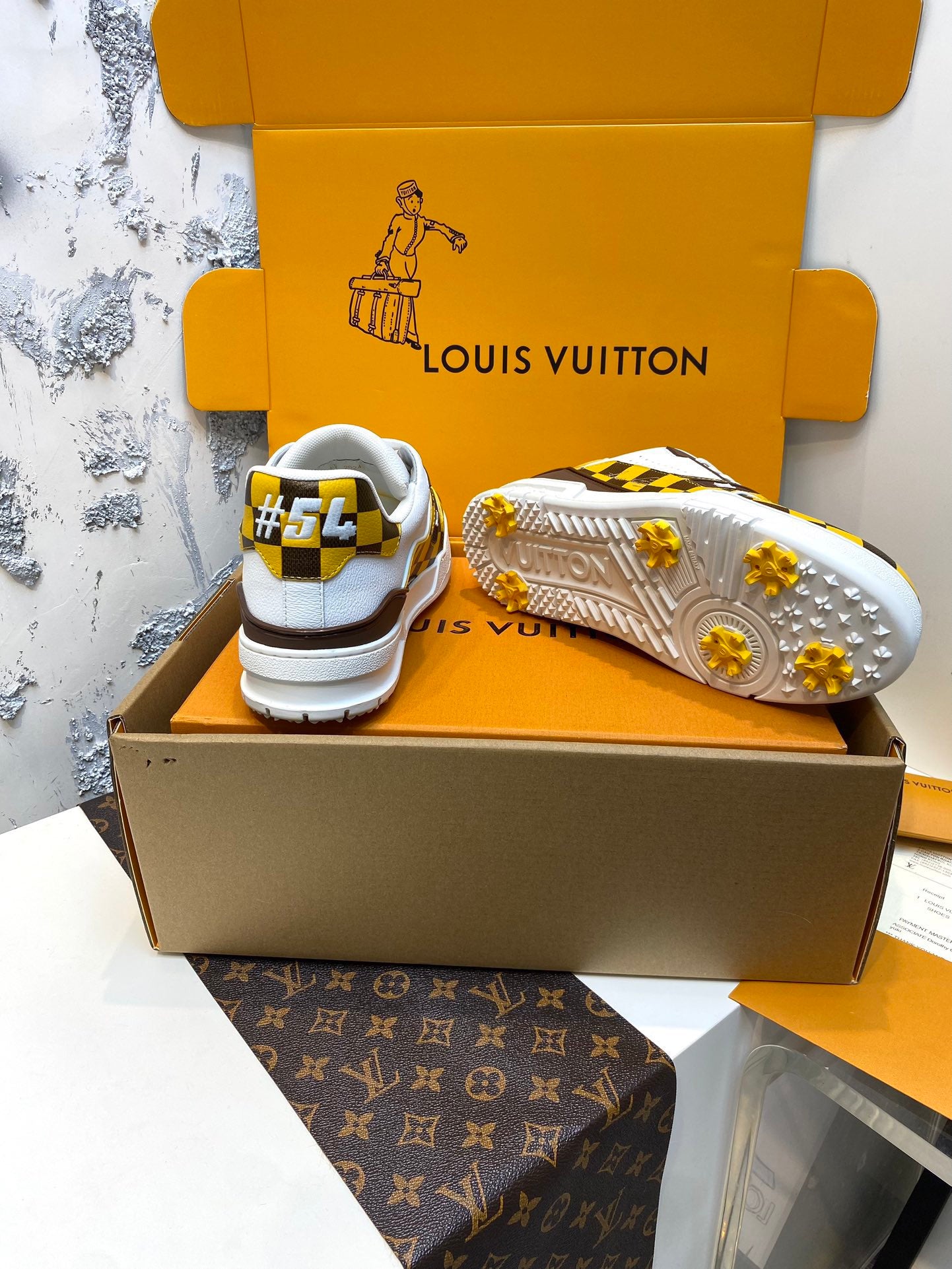 Louis Vuitton sneakers 230