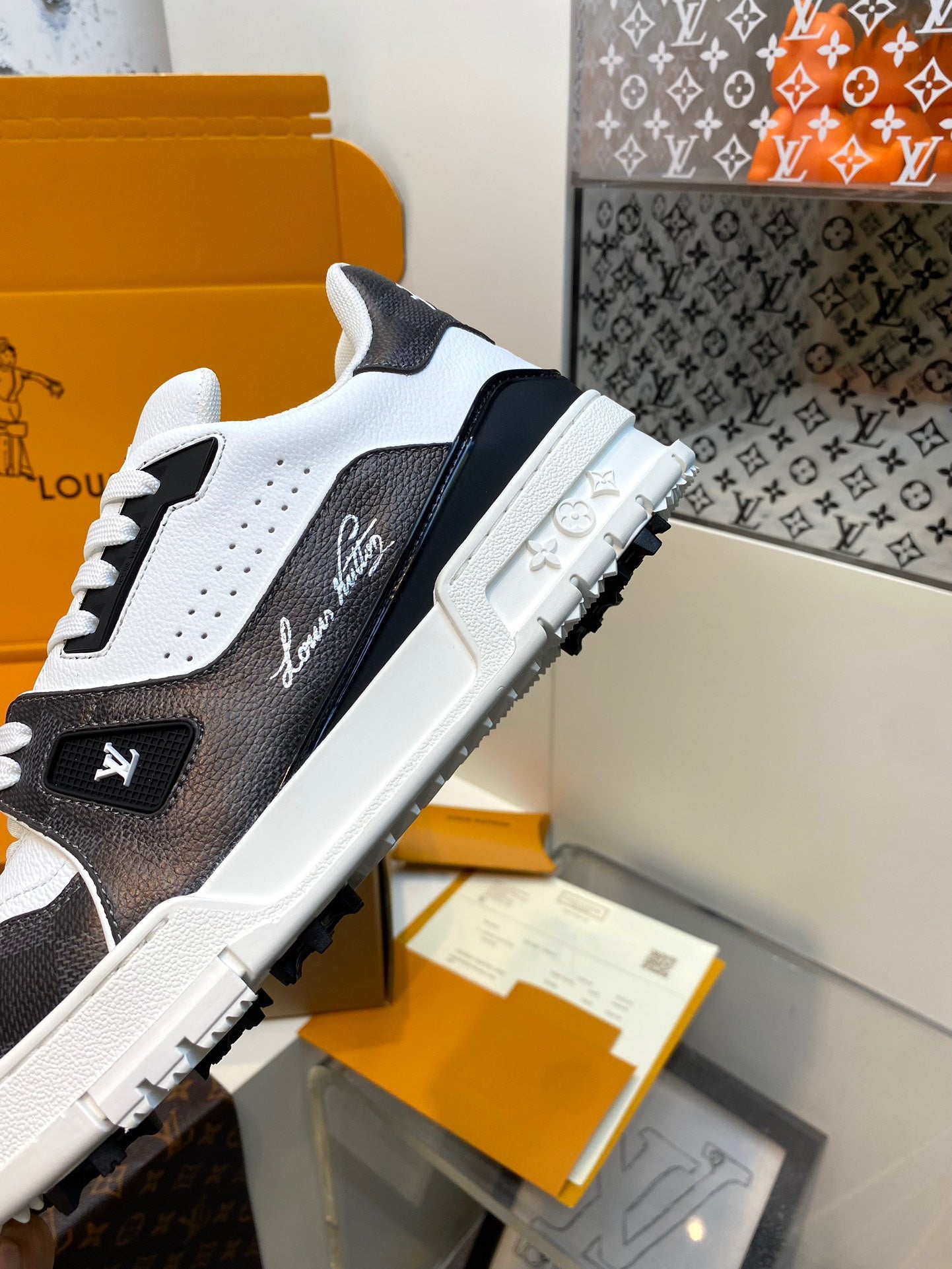 Louis Vuitton sneakers 231