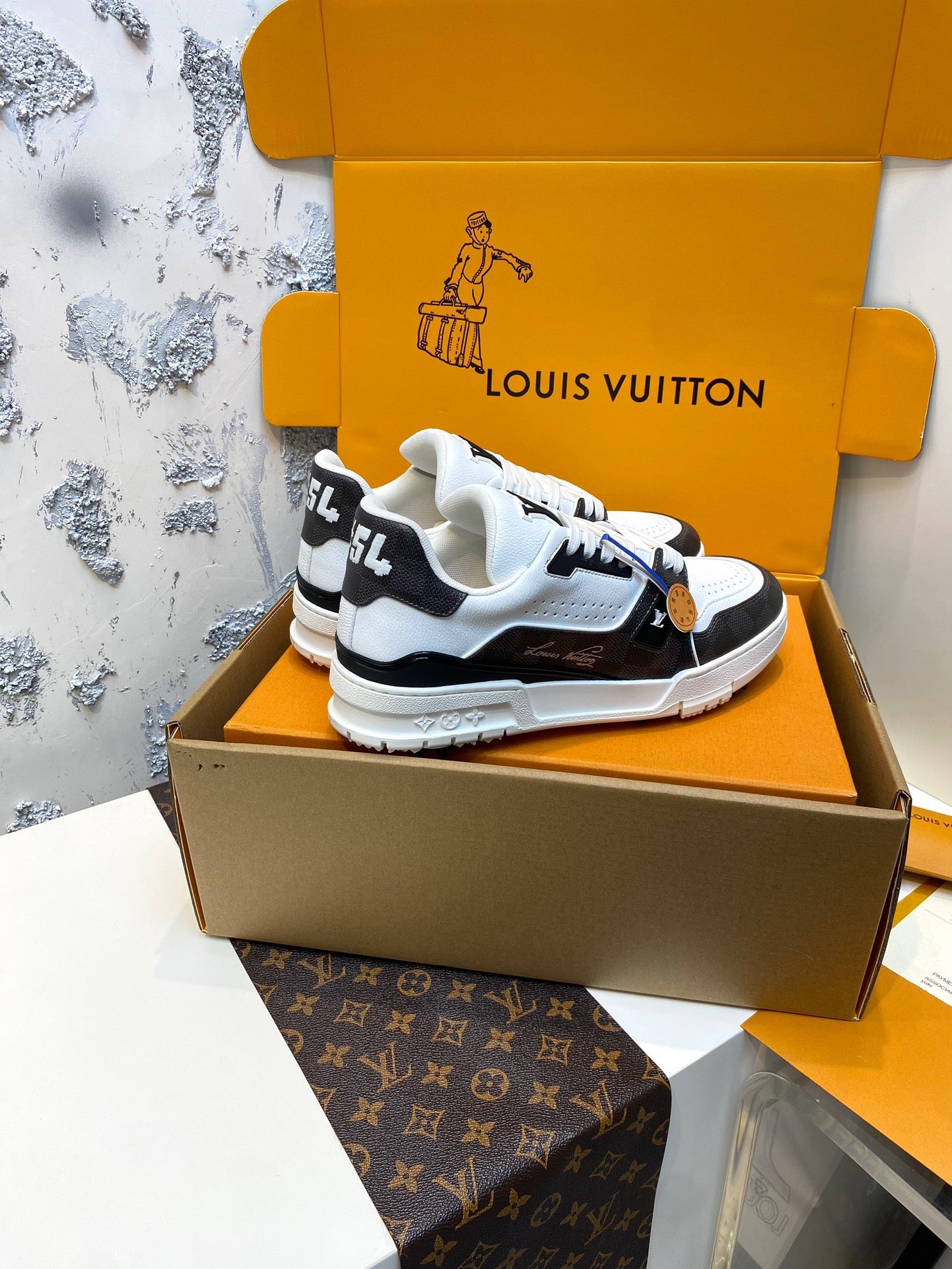 Louis Vuitton sneakers 231