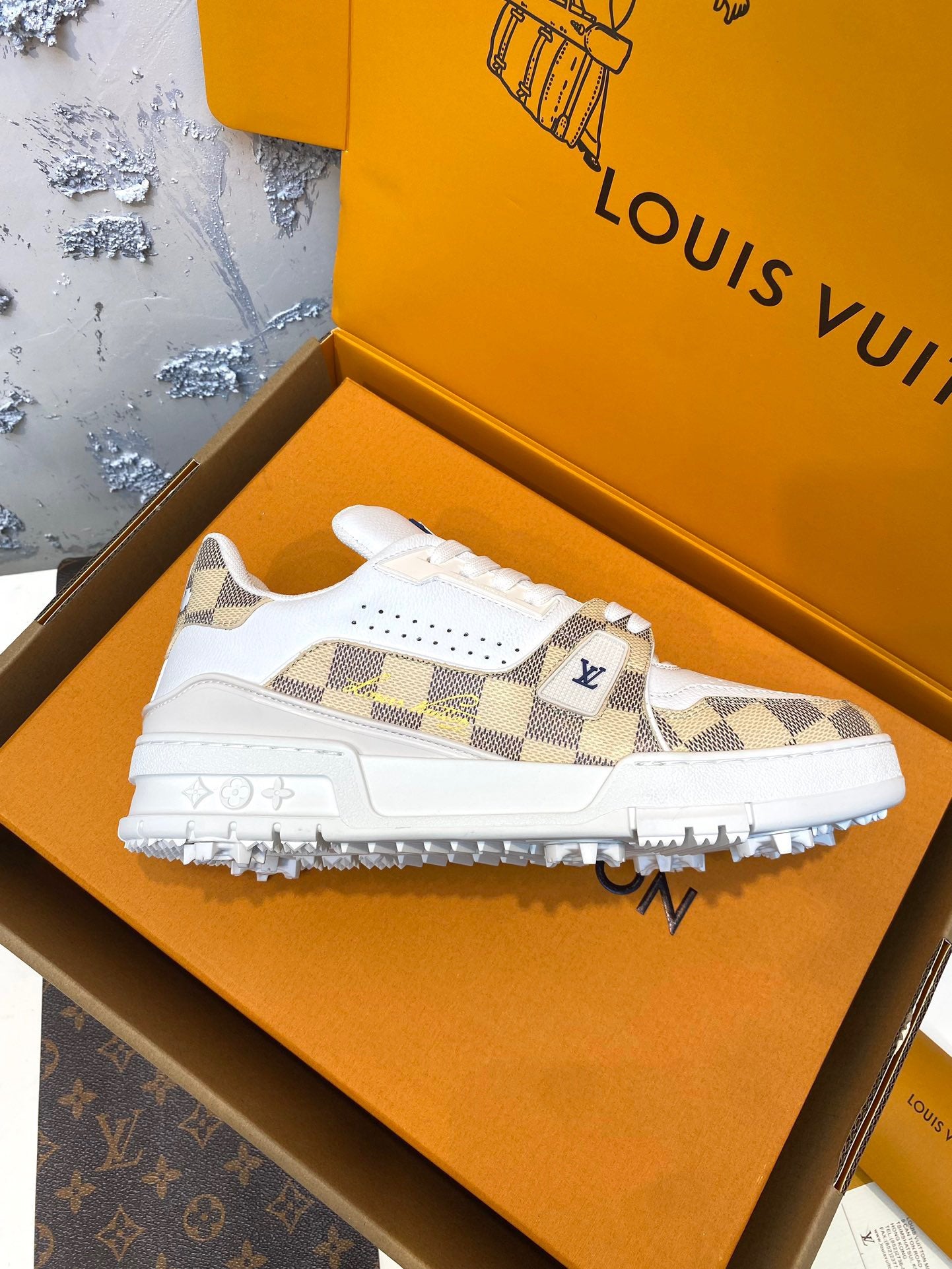 Louis Vuitton sneakers 232