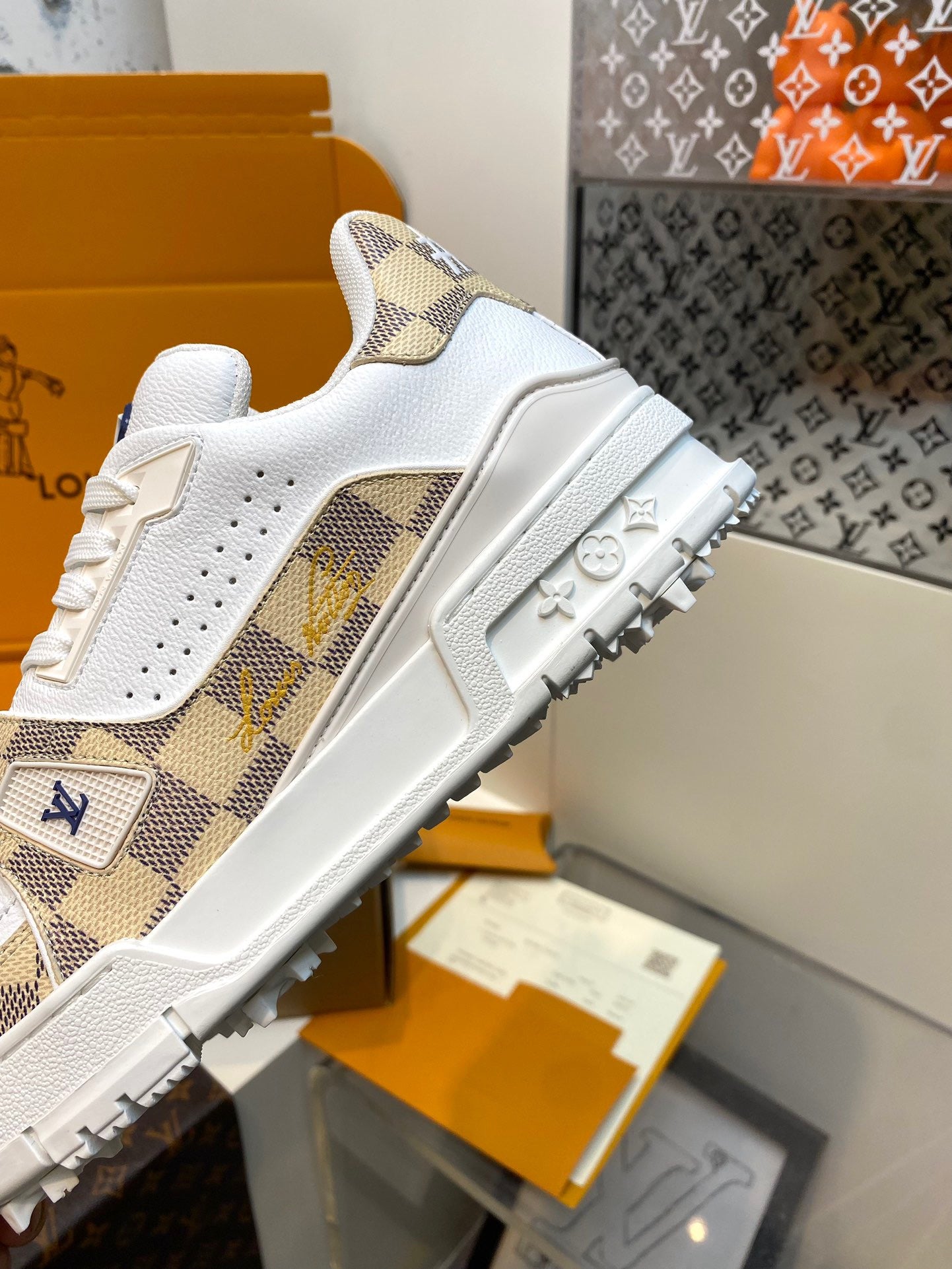 Louis Vuitton sneakers 232